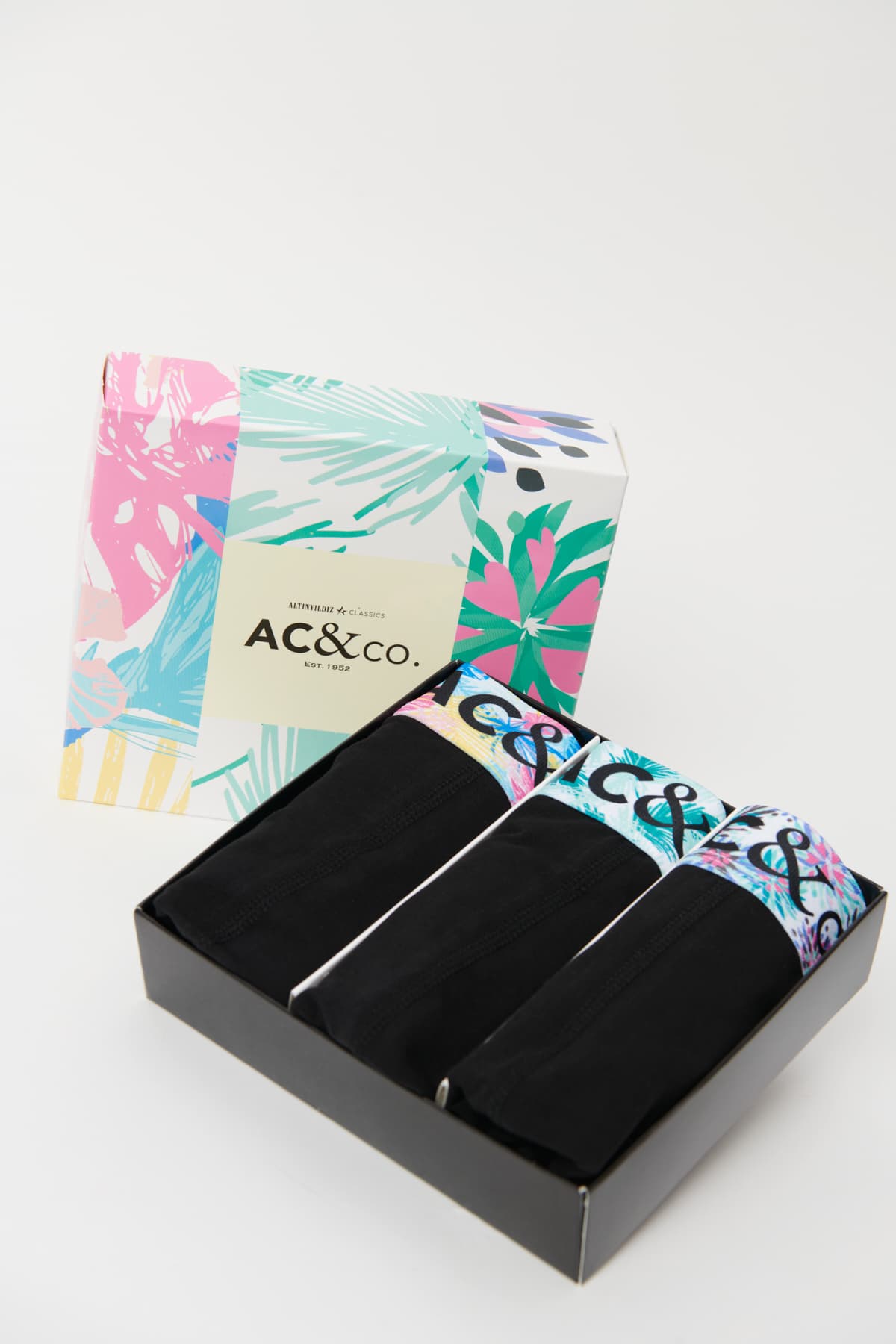 بسته 3 عددی شورت باکسر مردانه نخی مشکی AC&Co / Altınyıldız Classics با جعبه هدیه و کمر کشی بسته 3 عددی شورت باکسر مردانه نخی مشکی AC&Co / Altınyıldız Classics با جعبه هدیه و کمر کشی