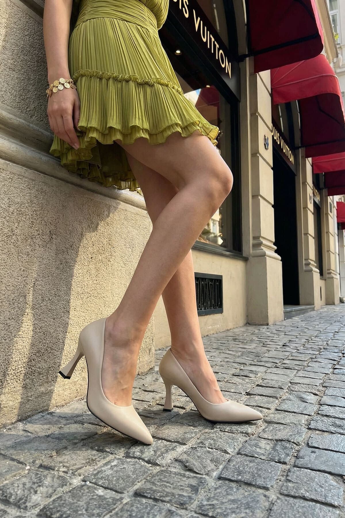 کفش پاشنهبلند زنانه کلاسیک SOHO مدل 16002 کفش پاشنهبلند زنانه کلاسیک SOHO مدل 16002