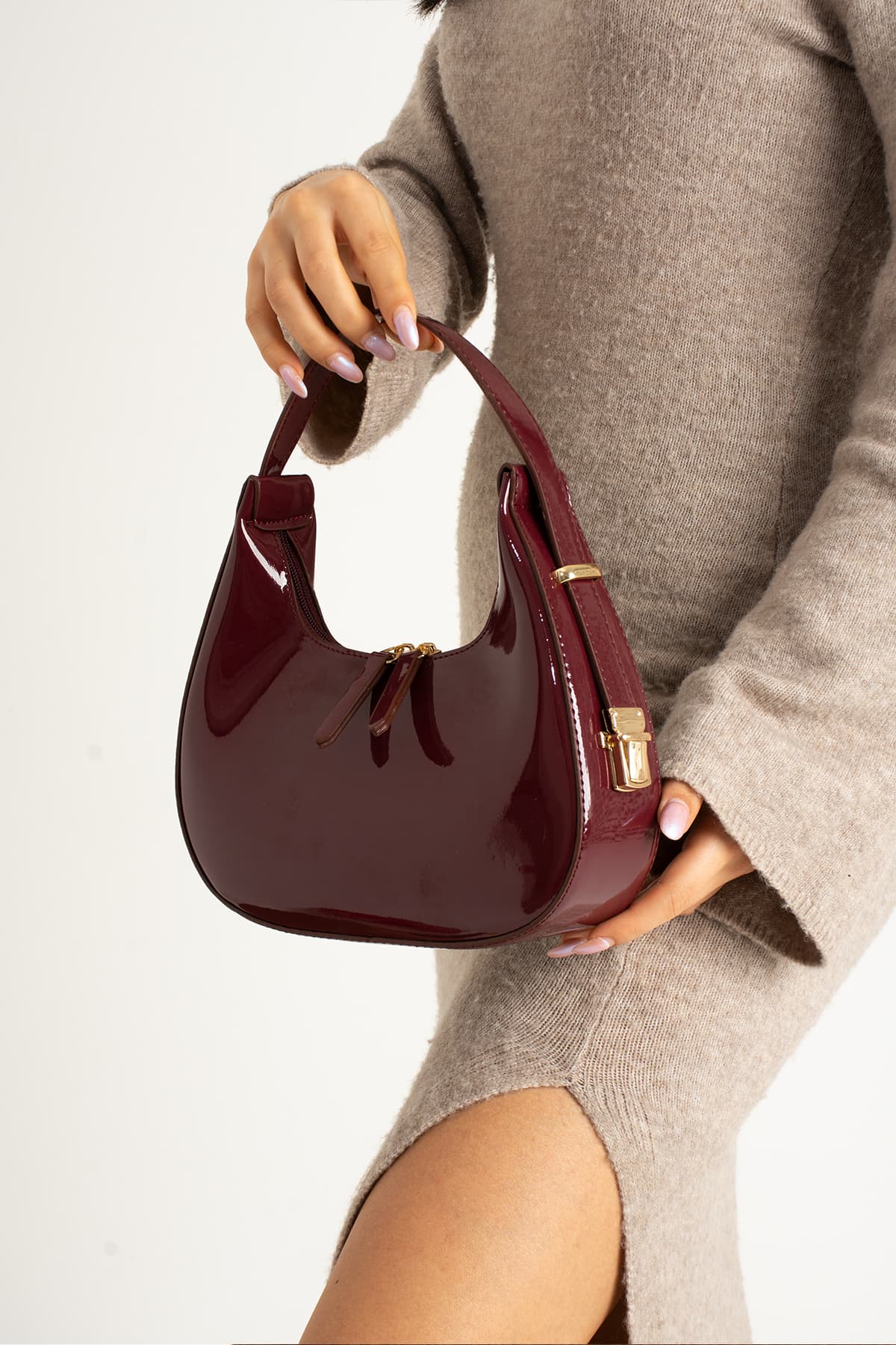 کیف دستی زنانه Reddington چرم لاکی با زیپ مدل Cherry Bag کیف دستی زنانه Reddington چرم لاکی با زیپ مدل Cherry Bag