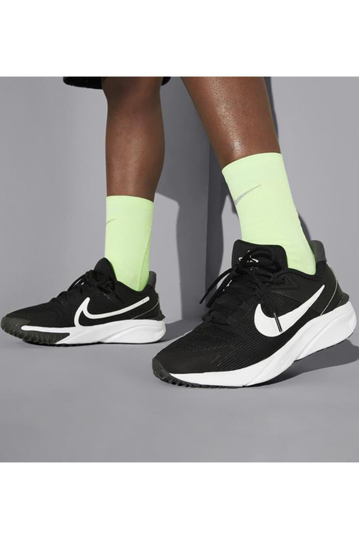 کفش ورزشی مردانه Nike سیاه مدل Star Runner 4 کفش ورزشی مردانه Nike سیاه مدل Star Runner 4