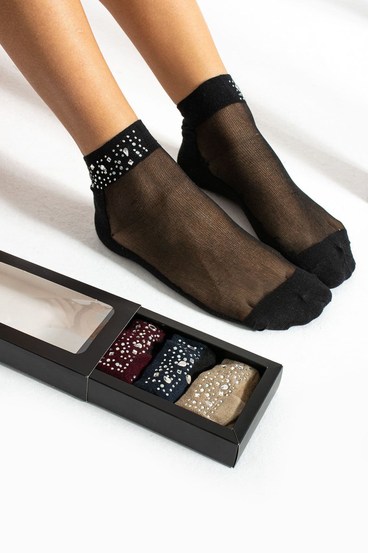 جوراب زنانه TGSocks نگیندار ست 4تایی جعبهای جوراب زنانه TGSocks نگیندار ست 4تایی جعبهای