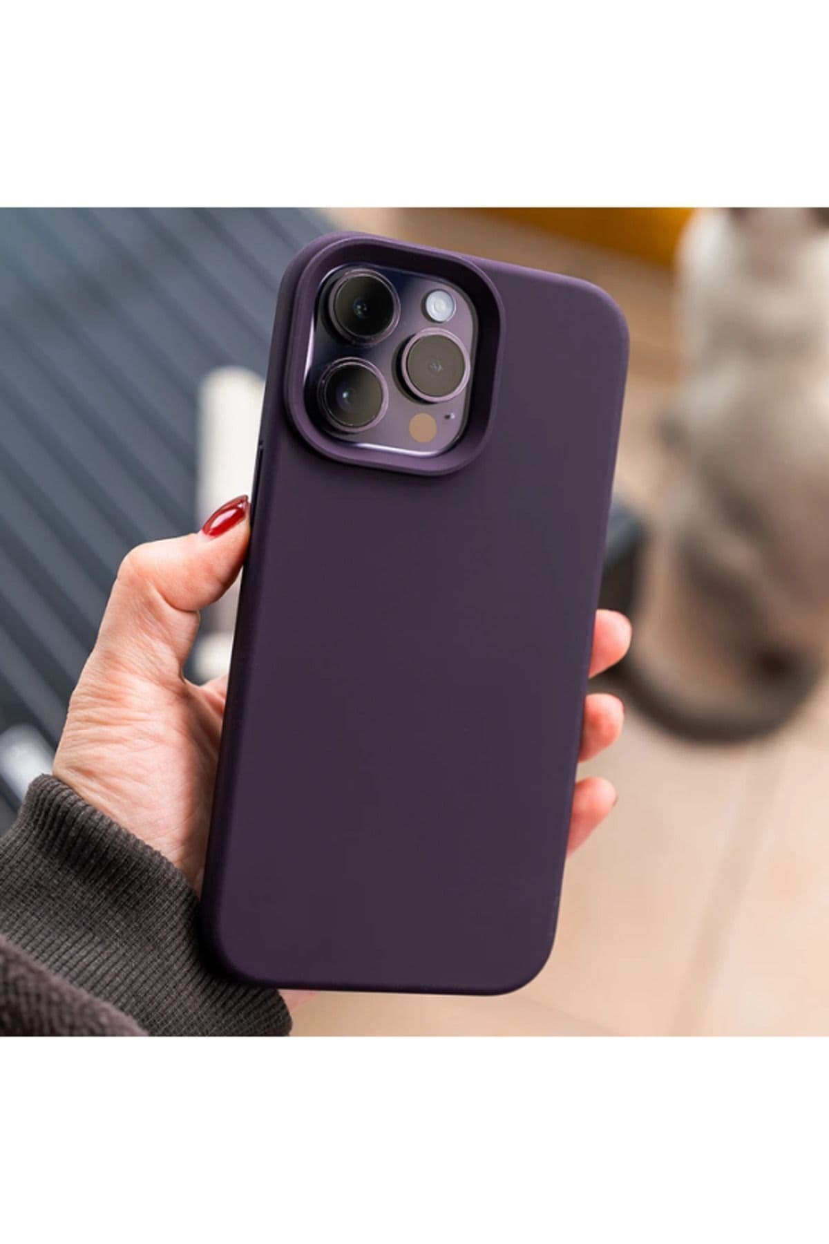 قاب گوشی iPhone 14 Pro Max KVK PRİVACY سیلیکونی مخملی با محافظ دوربین بنفش تیره قاب گوشی iPhone 14 Pro Max KVK PRİVACY سیلیکونی مخملی با محافظ دوربین بنفش تیره