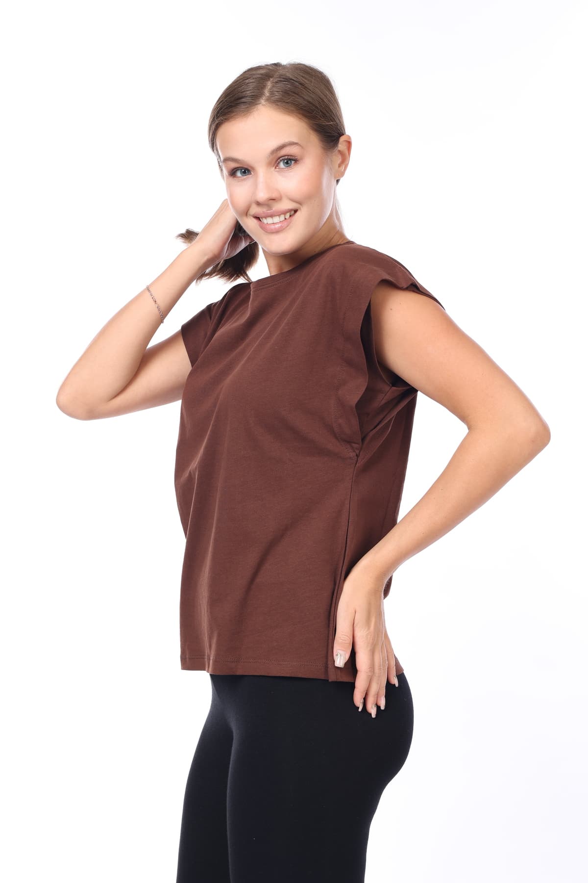 تیشرت زنانه Tight Lady نخی قهوهای یقه گرد آستین خفاشی مدل پد سرشانه تیشرت زنانه Tight Lady نخی قهوهای یقه گرد آستین خفاشی مدل پد سرشانه