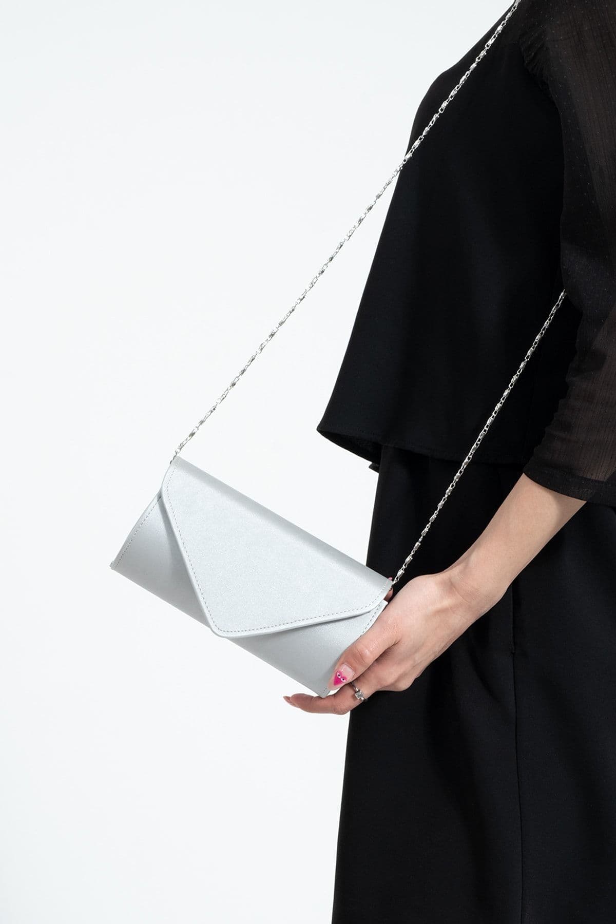 کیف کلاچ زنانه bibags ساتن نقرهای مجلسی کیف کلاچ زنانه bibags ساتن نقرهای مجلسی