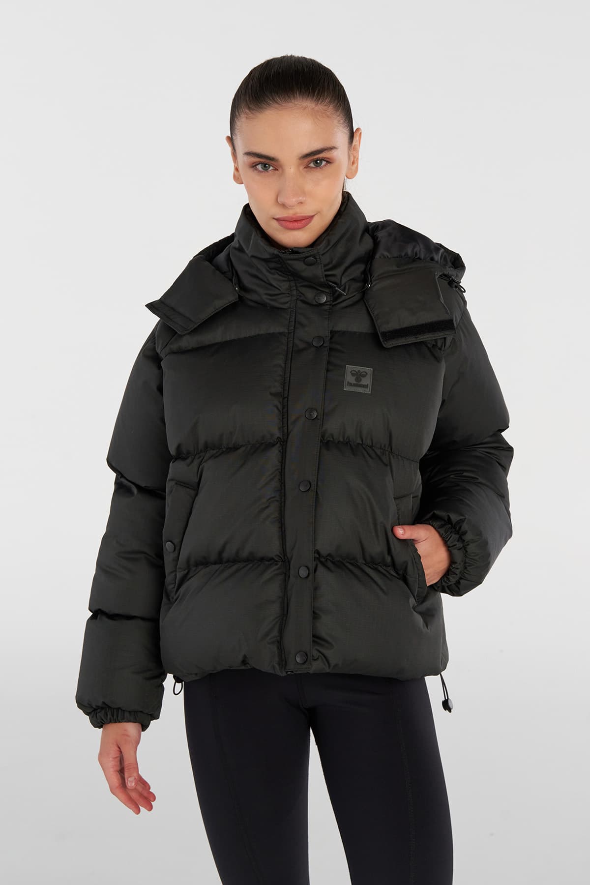 کاپشن زنانه hummel مشکی زیپدار مدل Hmlvenice 940256-2001 کاپشن زنانه hummel مشکی زیپدار مدل Hmlvenice 940256-2001