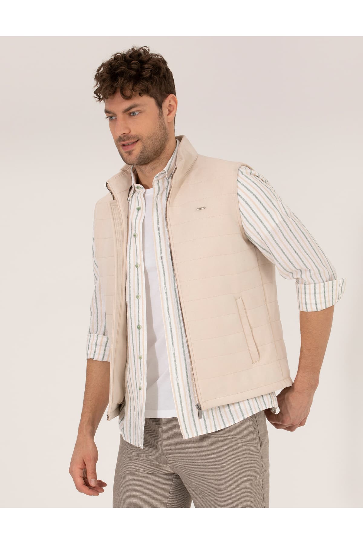 جلیقه چرمی مردانه Pierre Cardin بژ ساده مدل 50275802-591 جلیقه چرمی مردانه Pierre Cardin بژ ساده مدل 50275802-591