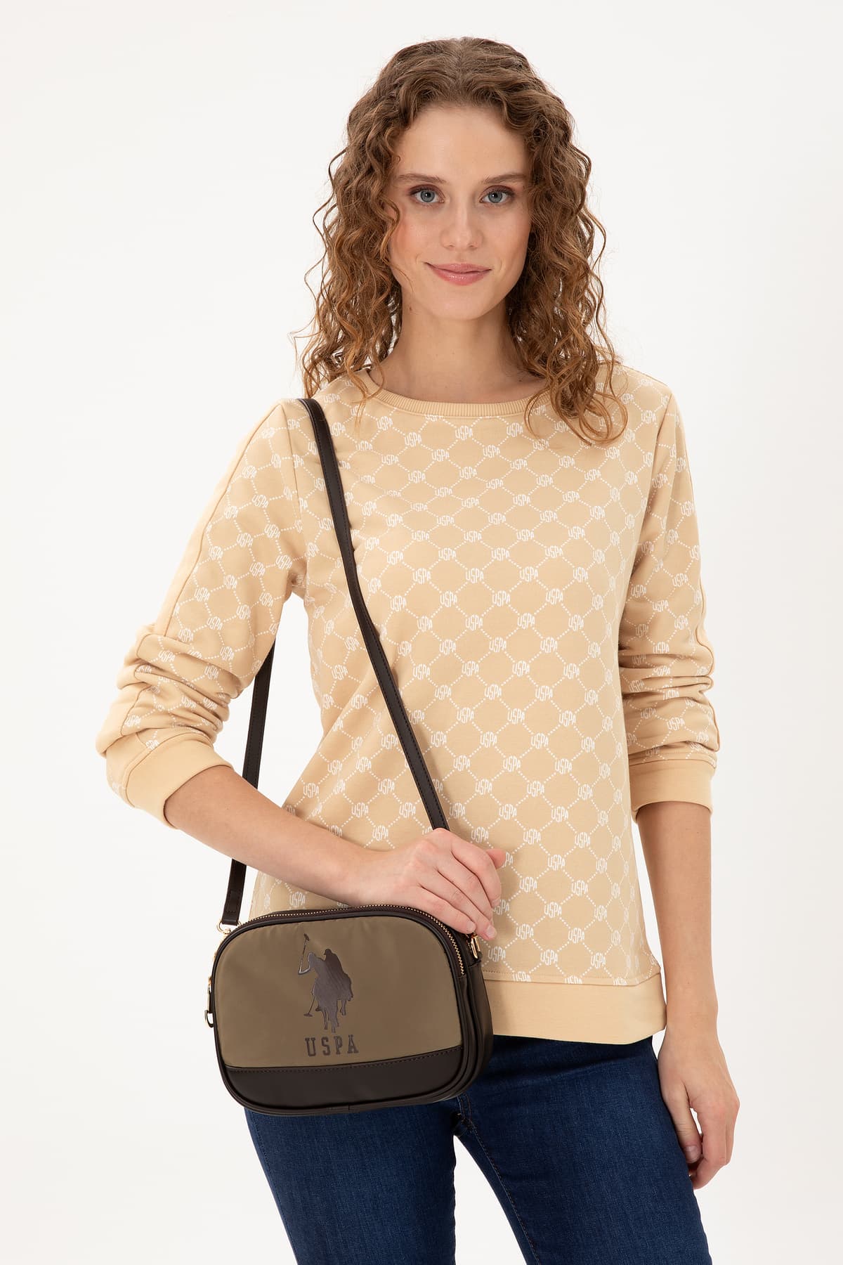 کیف دوشی زنانه U.S. Polo Assn. خاکی کاپیتونه مدل 50300301-VR027 کیف دوشی زنانه U.S. Polo Assn. خاکی کاپیتونه مدل 50300301-VR027
