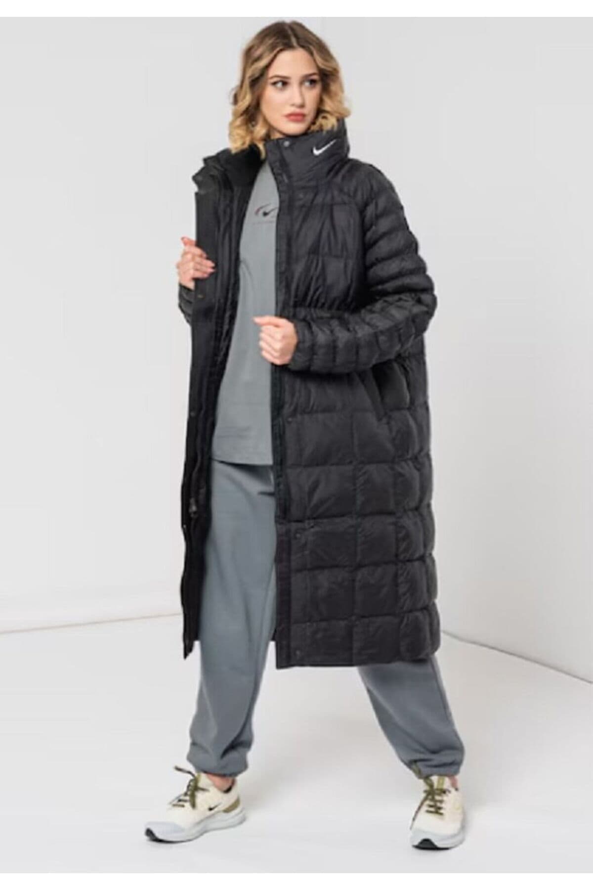 کاپشن پفی زنانه Nike Therma-FIT روزمره Sportswear Swoosh Primaloft مدل FB7670-010 کاپشن پفی زنانه Nike Therma-FIT روزمره Sportswear Swoosh Primaloft مدل FB7670-010