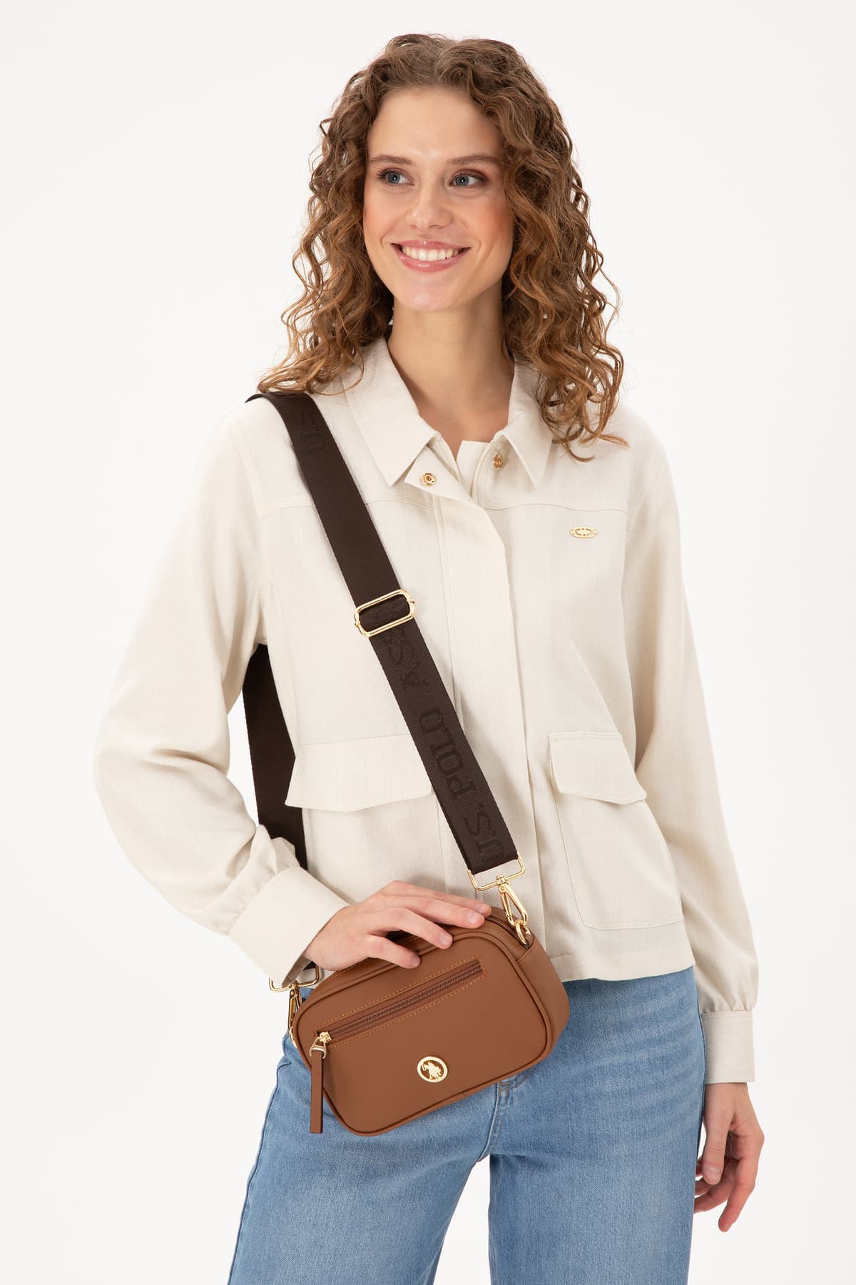 کیف دوشی زنانه U.S. Polo Assn. عسلی مدل 50303432-VR099 کیف دوشی زنانه U.S. Polo Assn. عسلی مدل 50303432-VR099
