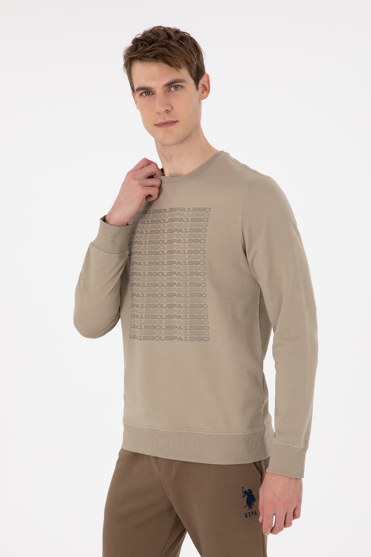 سویشرت مردانه U.S. Polo Assn. فیت معمولی یقه گرد خاکی روشن مدل 50293461-VR183 سویشرت مردانه U.S. Polo Assn. فیت معمولی یقه گرد خاکی روشن مدل 50293461-VR183