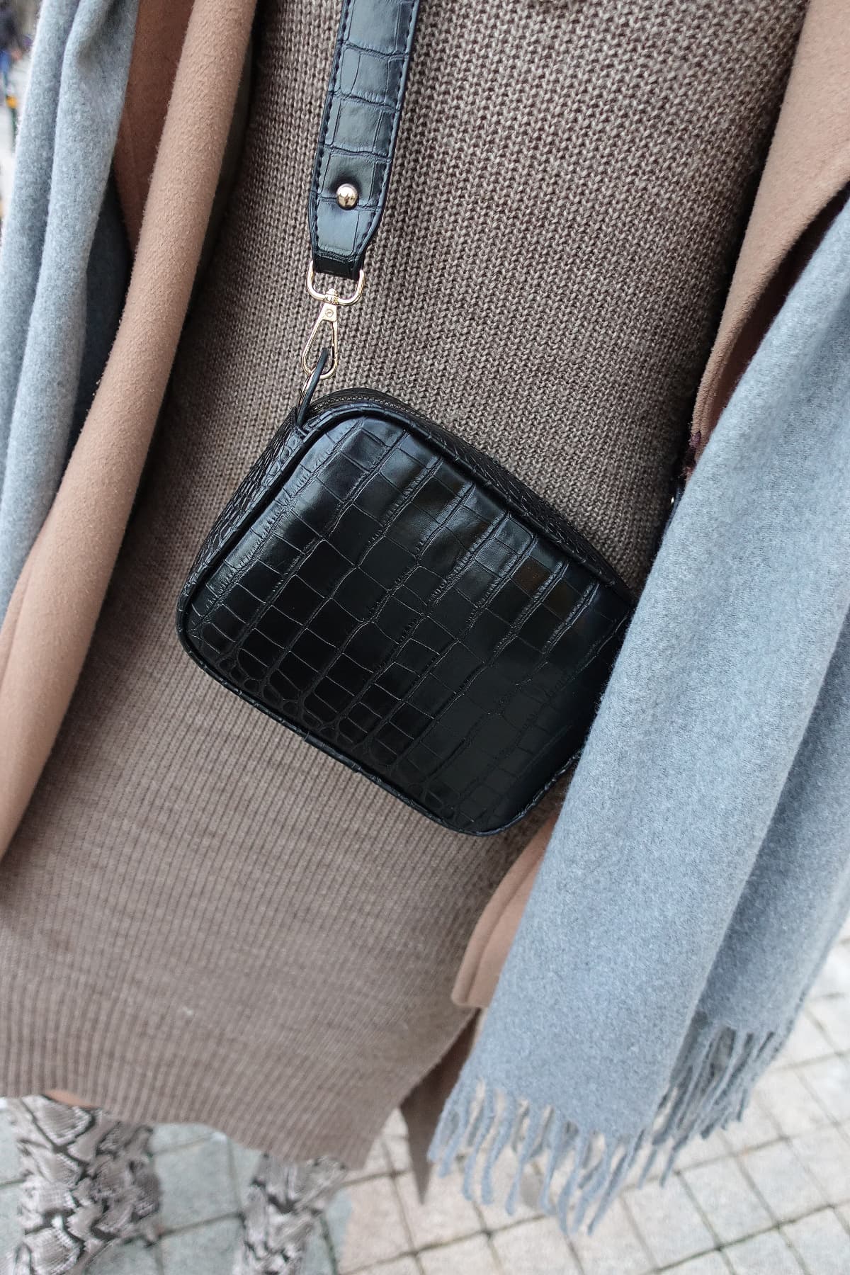 کیف رودوشی زنانه Housebags مشکی طرح پوست تمساح مدل 219 کیف رودوشی زنانه Housebags مشکی طرح پوست تمساح مدل 219