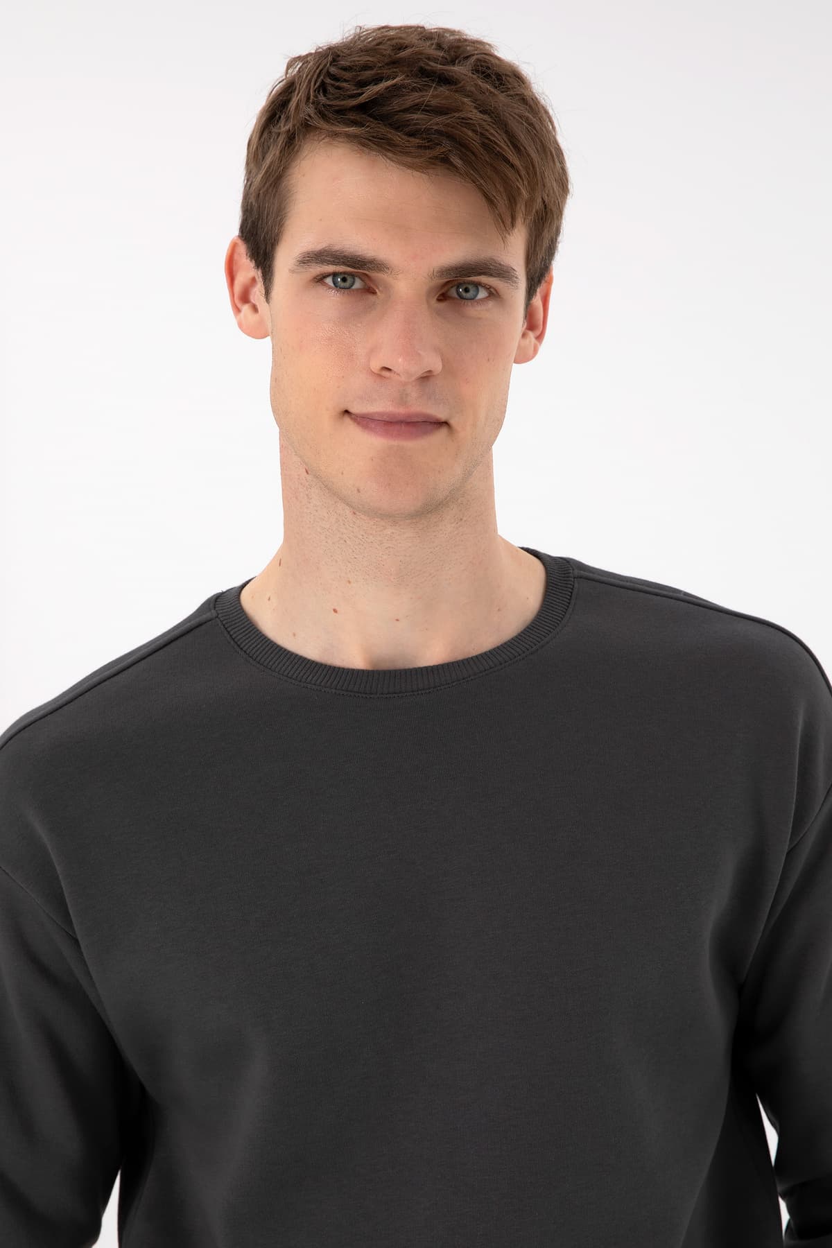 سوئیشرت مردانه U.S. Polo Assn. کامفورت فیت یقه گرد آنتراسیت مدل 50293438-VR006 سوئیشرت مردانه U.S. Polo Assn. کامفورت فیت یقه گرد آنتراسیت مدل 50293438-VR006