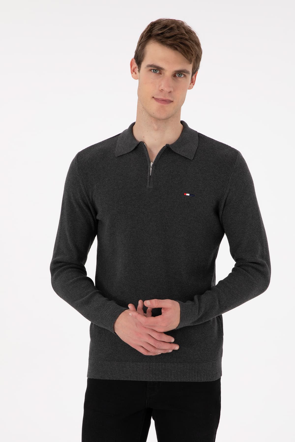 پلیور مردانه U.S. Polo Assn. فیت معمولی نیمزیپ ذغالی ملانژ مدل 50298266-VR081 پلیور مردانه U.S. Polo Assn. فیت معمولی نیمزیپ ذغالی ملانژ مدل 50298266-VR081