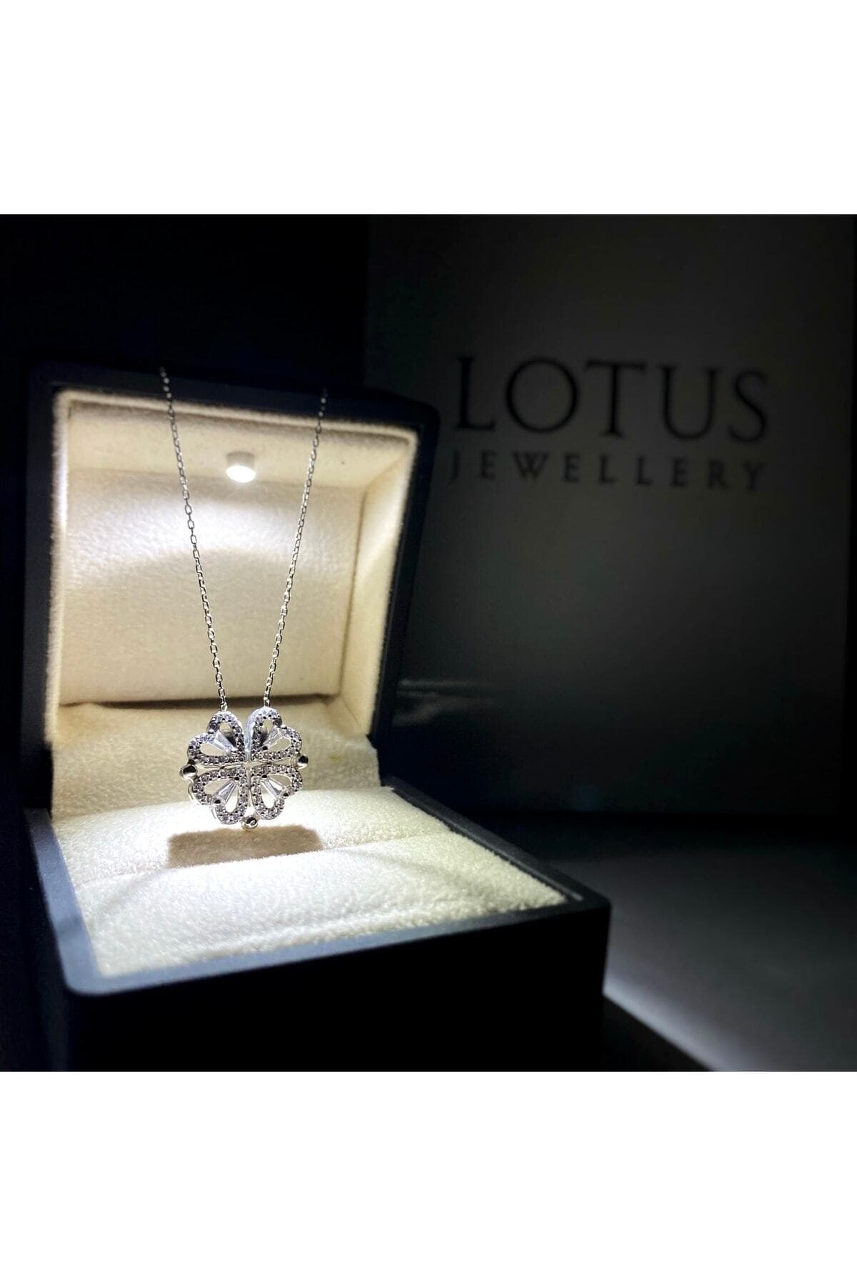 گردنبند عشق نقرهای LOTUS JW با جعبه چراغدار عیار 925 گردنبند عشق نقرهای LOTUS JW با جعبه چراغدار عیار 925
