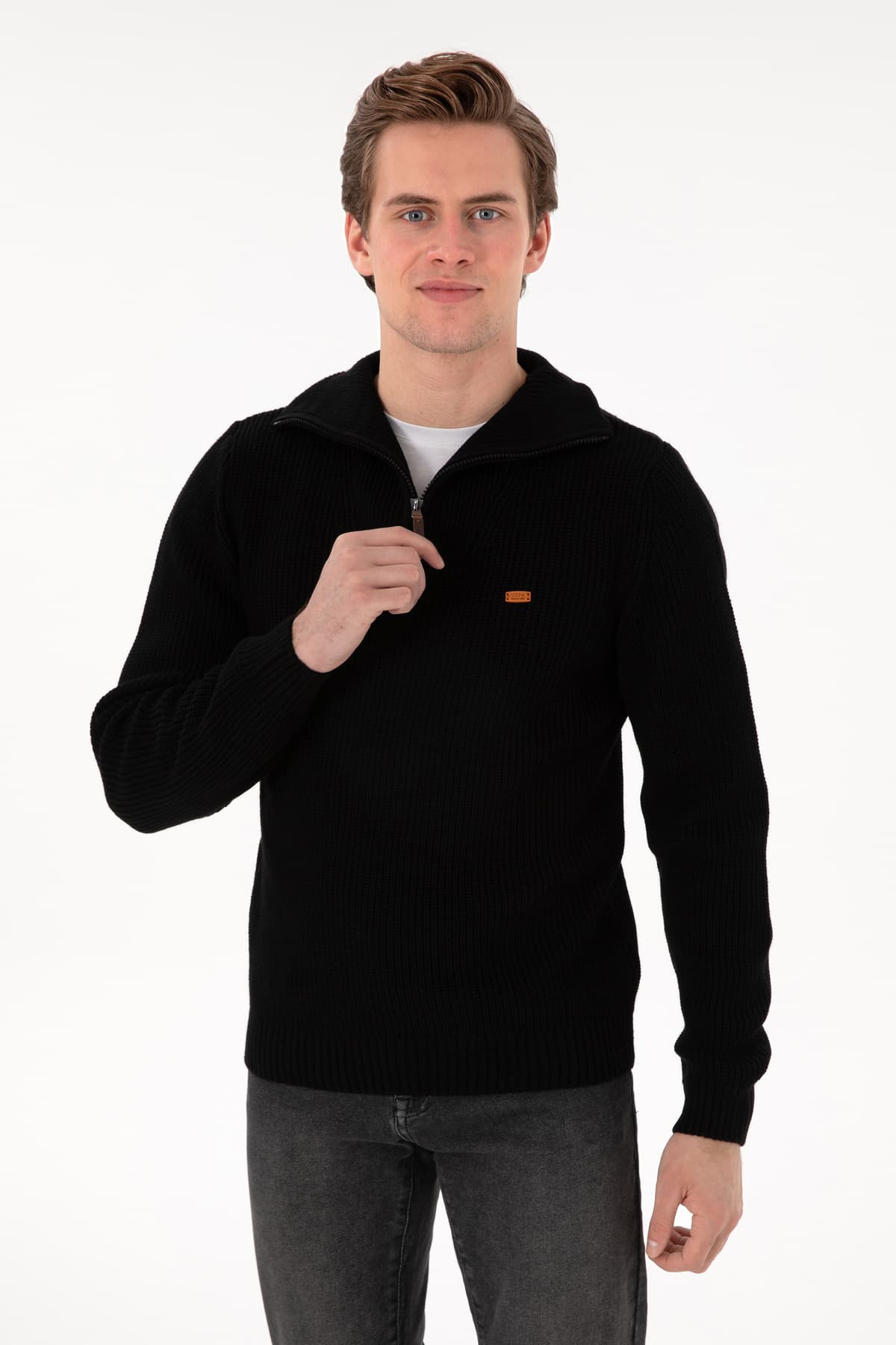 پلیور مردانه U.S. Polo Assn. فیت معمولی نیمزیپ مشکی مدل 50297047-VR046 پلیور مردانه U.S. Polo Assn. فیت معمولی نیمزیپ مشکی مدل 50297047-VR046