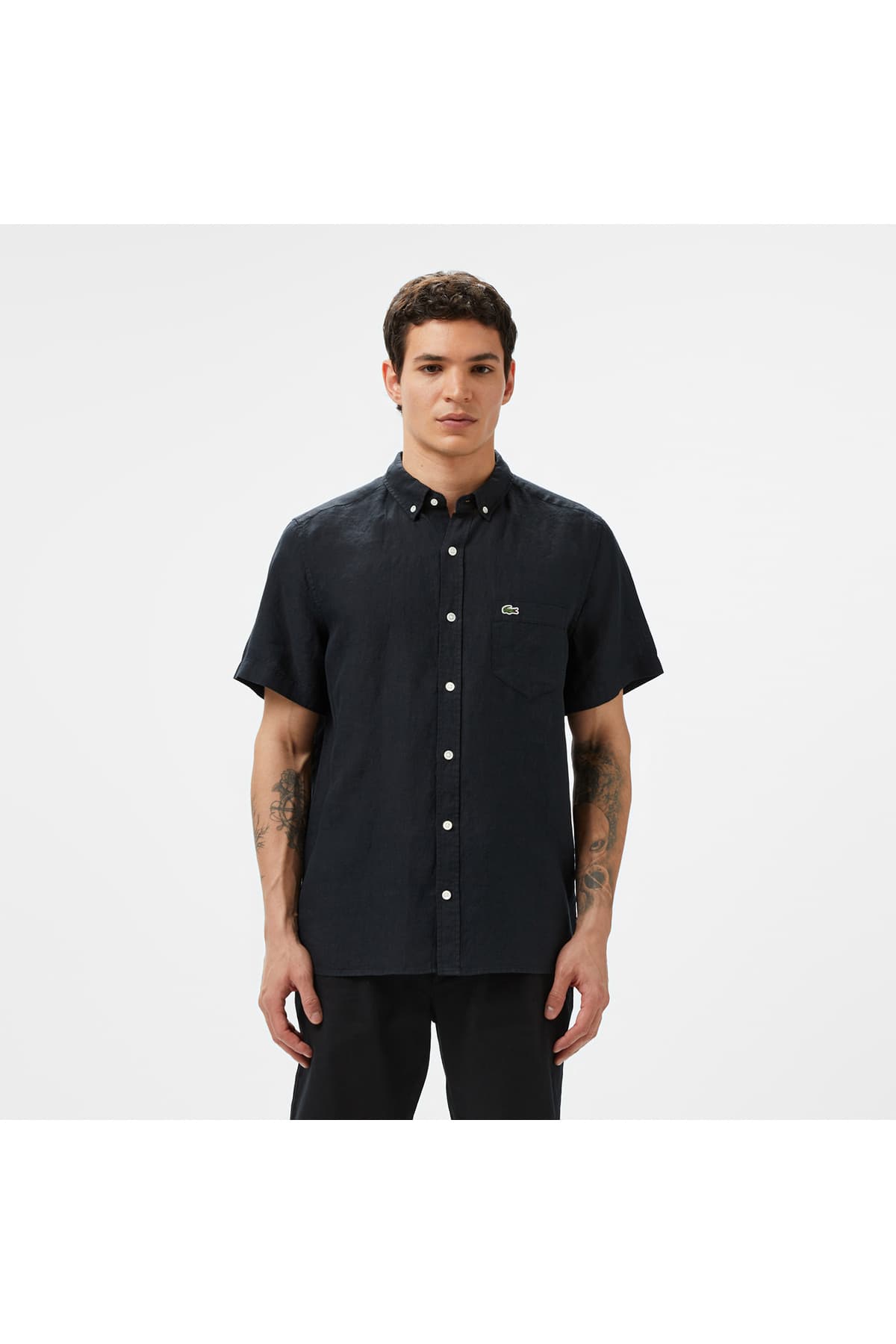 پیراهن مردانه Lacoste کتان مشکی آستین کوتاه یقه دکمهدار فیت معمولی پیراهن مردانه Lacoste کتان مشکی آستین کوتاه یقه دکمهدار فیت معمولی