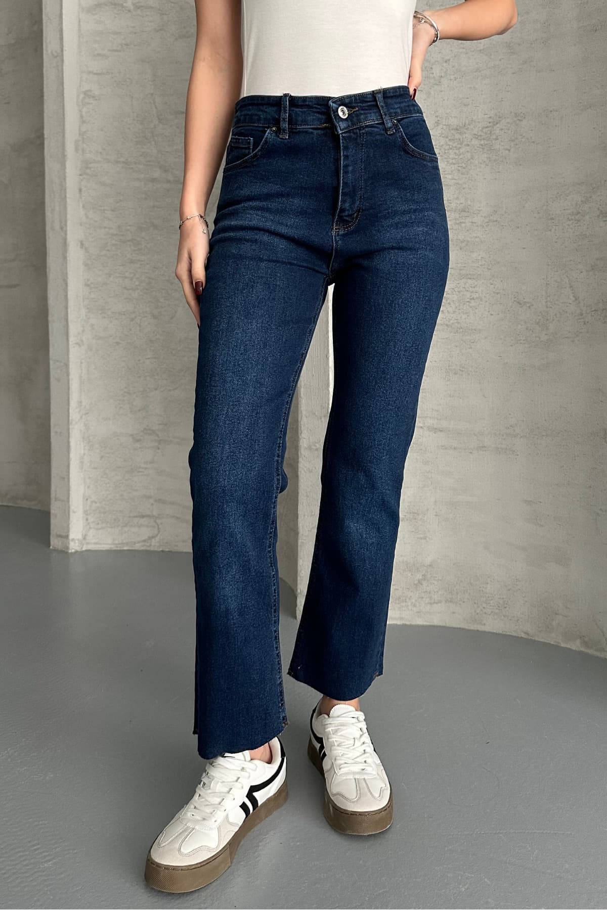 شلوار جین macharel jeans سرمهای فیت Boy با پاچه کوتاه شلوار جین macharel jeans سرمهای فیت Boy با پاچه کوتاه