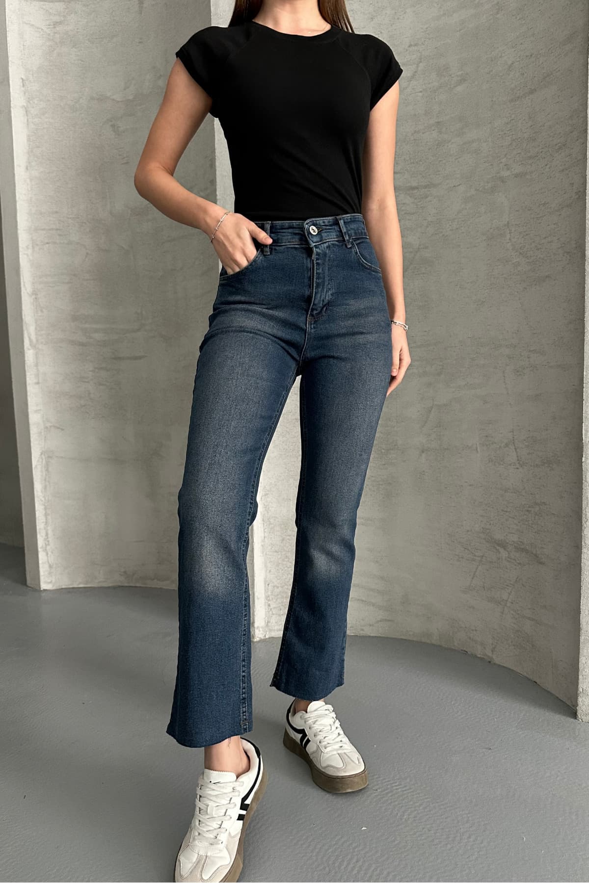شلوار جین macharel jeans قهوهای فیت بویفرند با پاچه برشخورده شلوار جین macharel jeans قهوهای فیت بویفرند با پاچه برشخورده