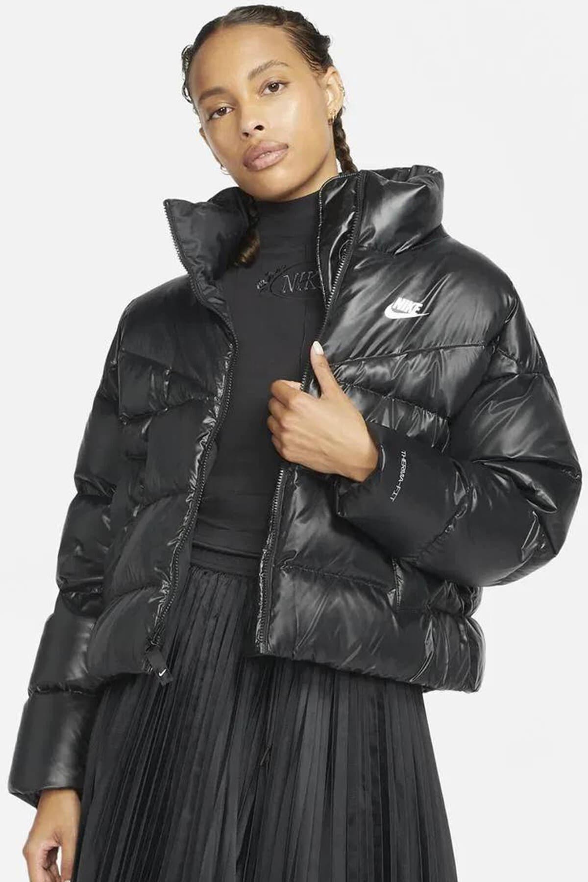 ژاکت ورزشی زنانه Nike پر غاز فیت گشاد مشکی Therma Fit City Series Full Zip ژاکت ورزشی زنانه Nike پر غاز فیت گشاد مشکی Therma Fit City Series Full Zip