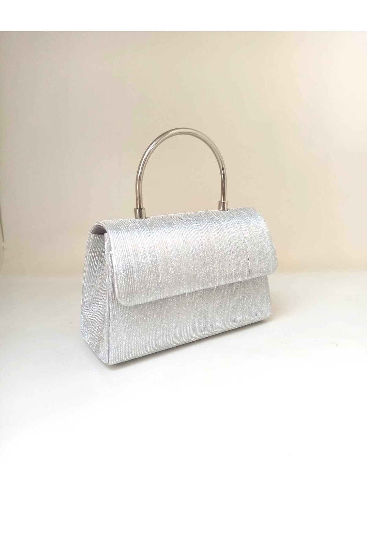 کیف مجلسی زنانه dizaynbag با دسته فلزی نقرهای کیف مجلسی زنانه dizaynbag با دسته فلزی نقرهای