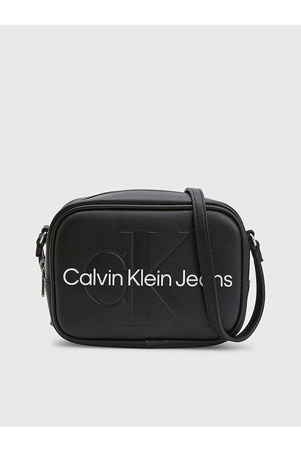 کیف دوشی مینی زنانه Calvin Klein مدل Camera کیف دوشی مینی زنانه Calvin Klein مدل Camera