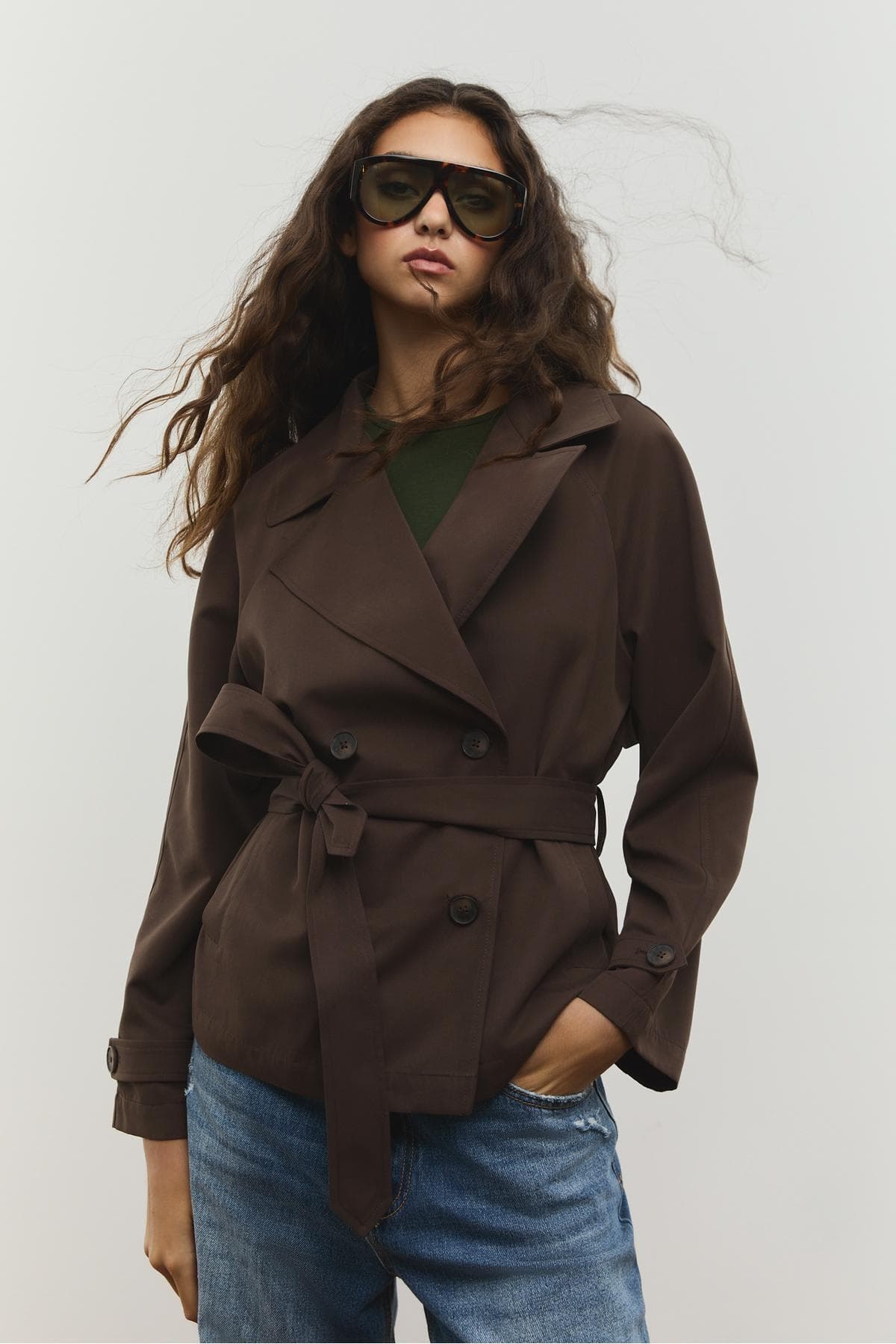 ترنچکت کوتاه Stradivarius کمربندی با فرم رها ترنچکت کوتاه Stradivarius کمربندی با فرم رها