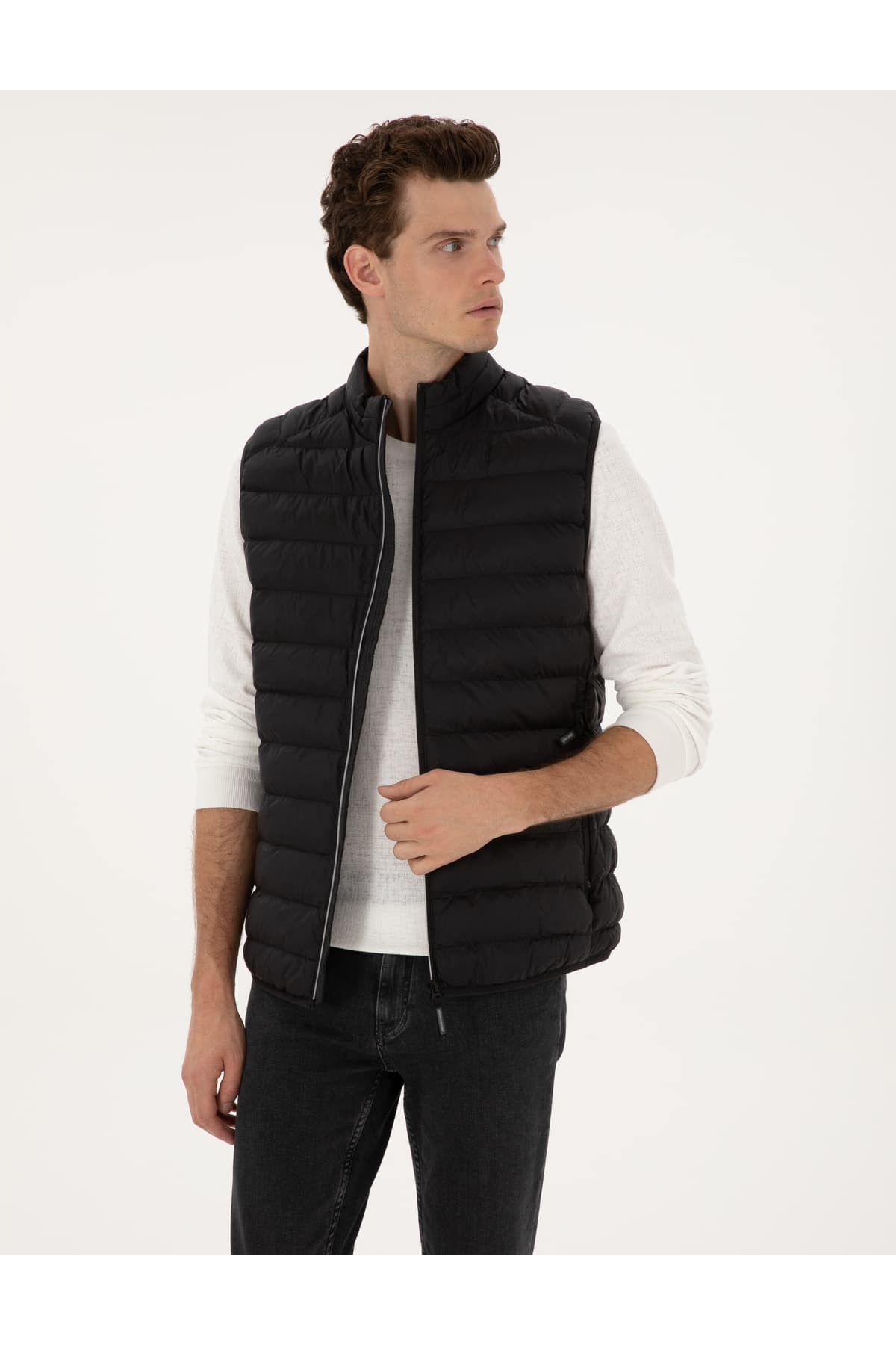 جلیقه مردانه Pierre Cardin مشکی مدل 50310142-VR046 جلیقه مردانه Pierre Cardin مشکی مدل 50310142-VR046