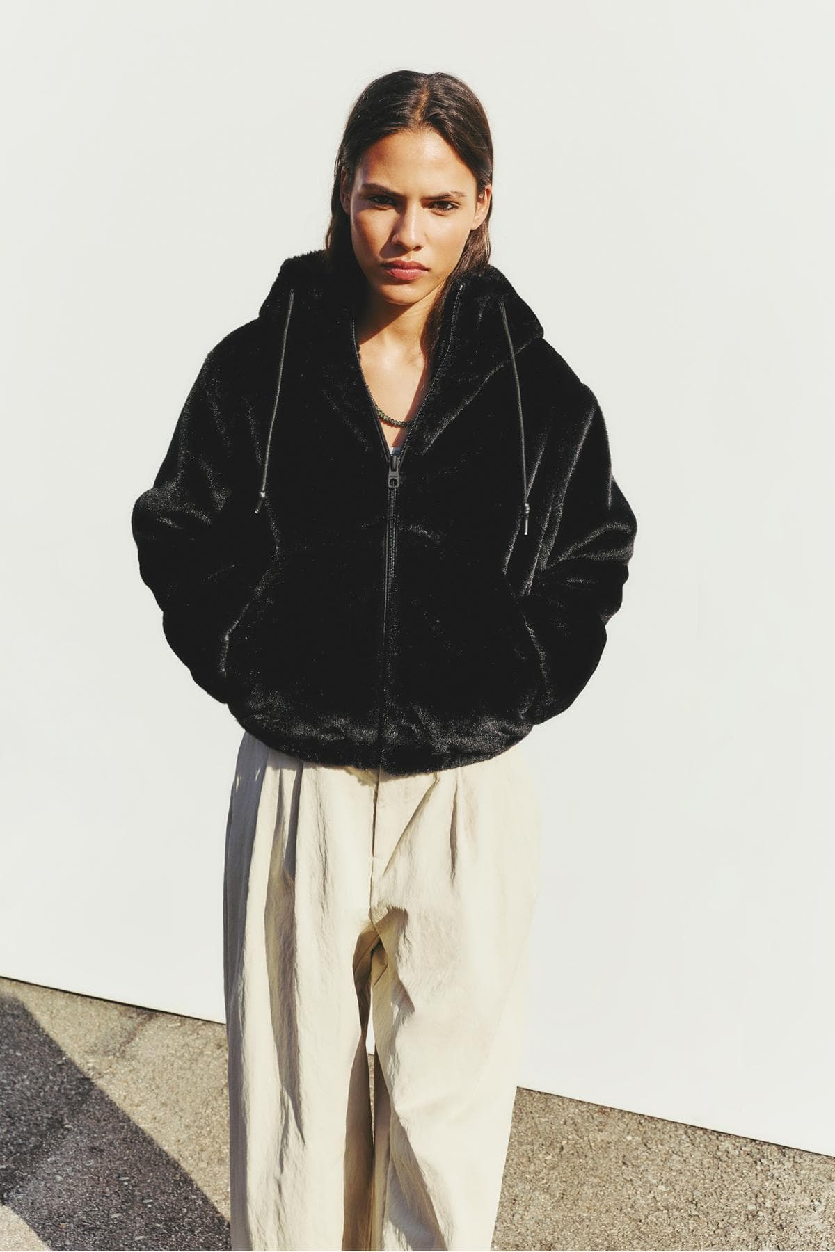 کت زنانه Pull & Bear کلاهدار با خز مصنوعی کت زنانه Pull & Bear کلاهدار با خز مصنوعی