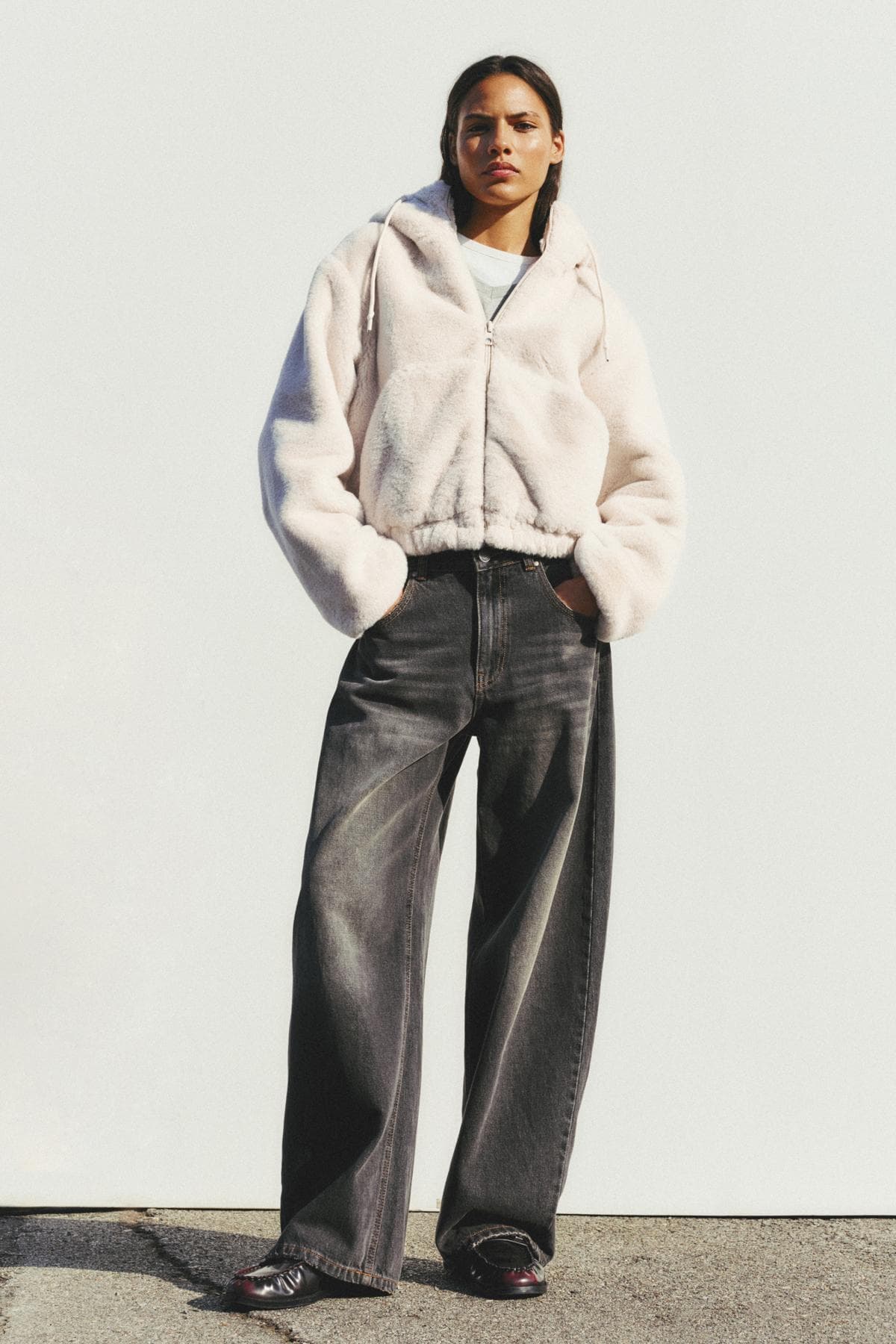ژاکت زنانه Pull & Bear کاپوتدار خز مصنوعی ژاکت زنانه Pull & Bear کاپوتدار خز مصنوعی