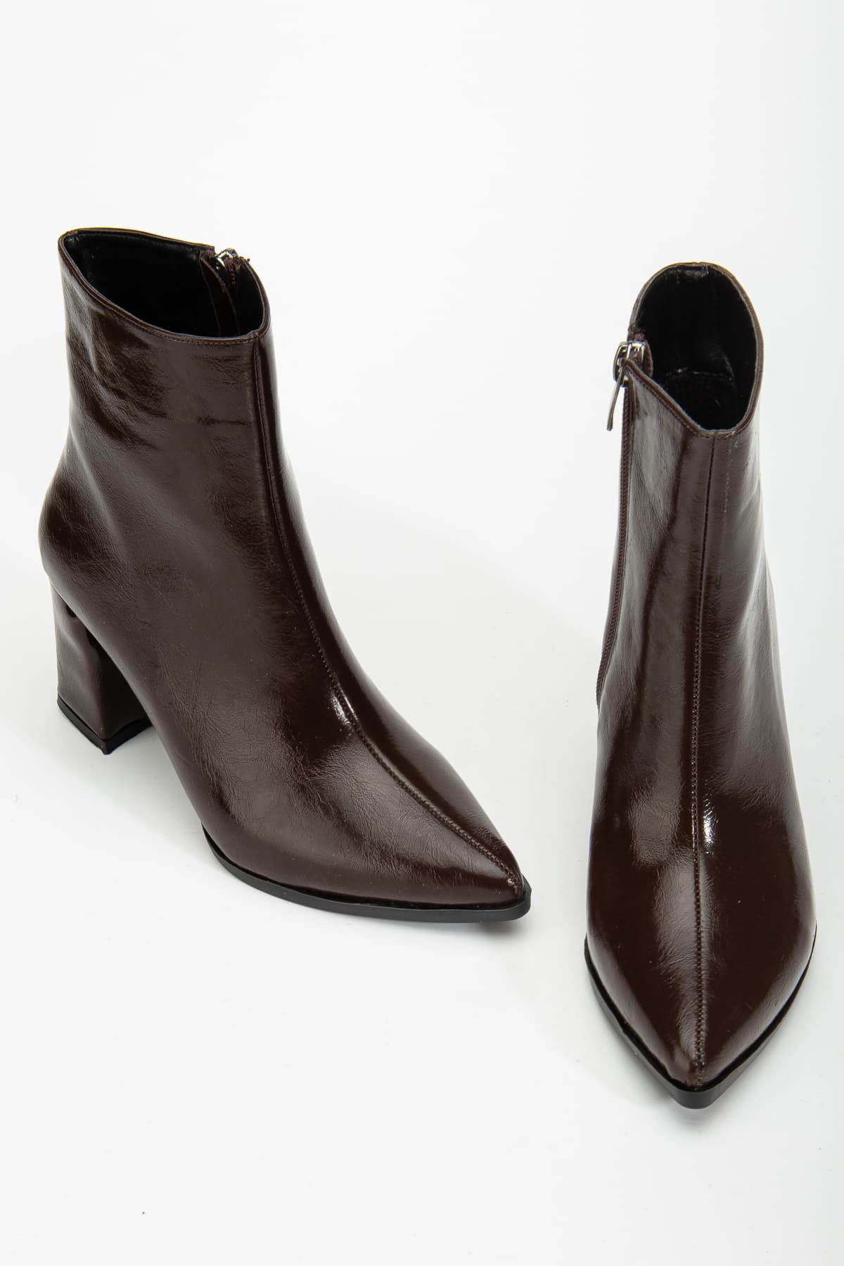 کفش زنانه پاشنهدار قهوهای LEMUES SHOES با زیپ کناری کفش زنانه پاشنهدار قهوهای LEMUES SHOES با زیپ کناری