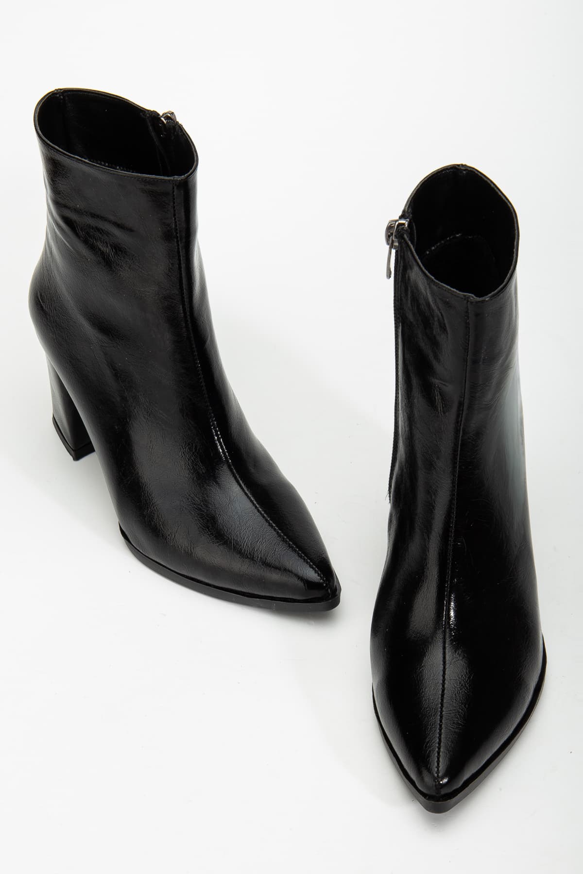 کفش زنانه LEMUES SHOES پاشنهبلند مشکی با زیپ کوتاه کناری کفش زنانه LEMUES SHOES پاشنهبلند مشکی با زیپ کوتاه کناری