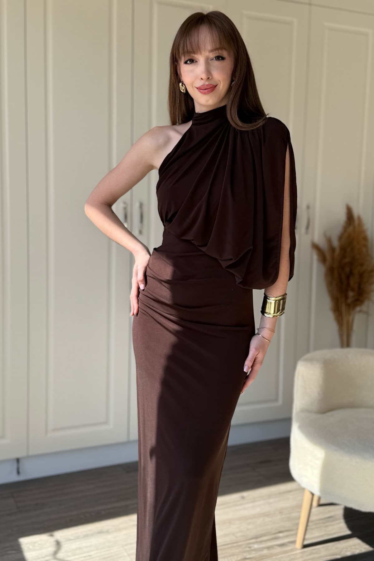 لباس ماکسی قهوهای یقه تکسرشانه ریزشدار Dilay Gökoğlu Butik لباس ماکسی قهوهای یقه تکسرشانه ریزشدار Dilay Gökoğlu Butik