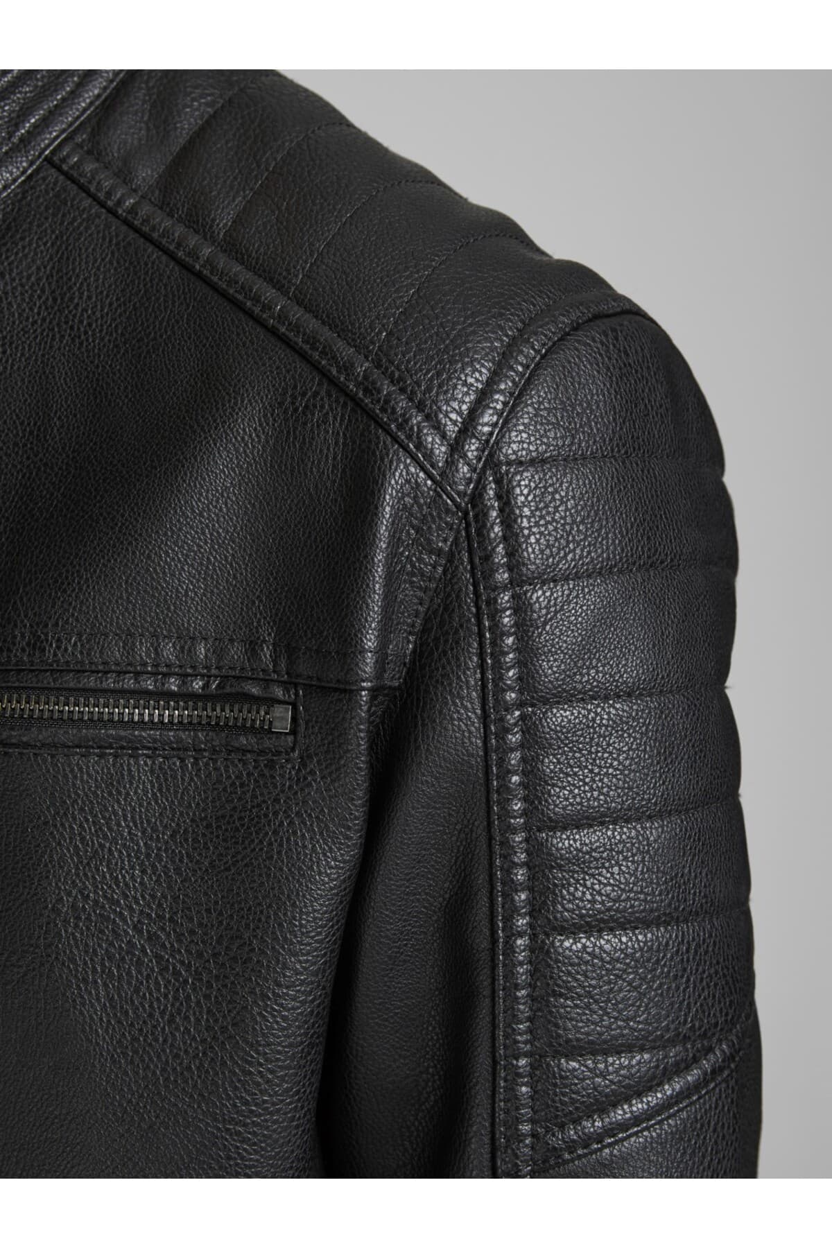 کت بایکر مردانه Jack & Jones ضدآب از چرم PU مشکی کت بایکر مردانه Jack & Jones ضدآب از چرم PU مشکی