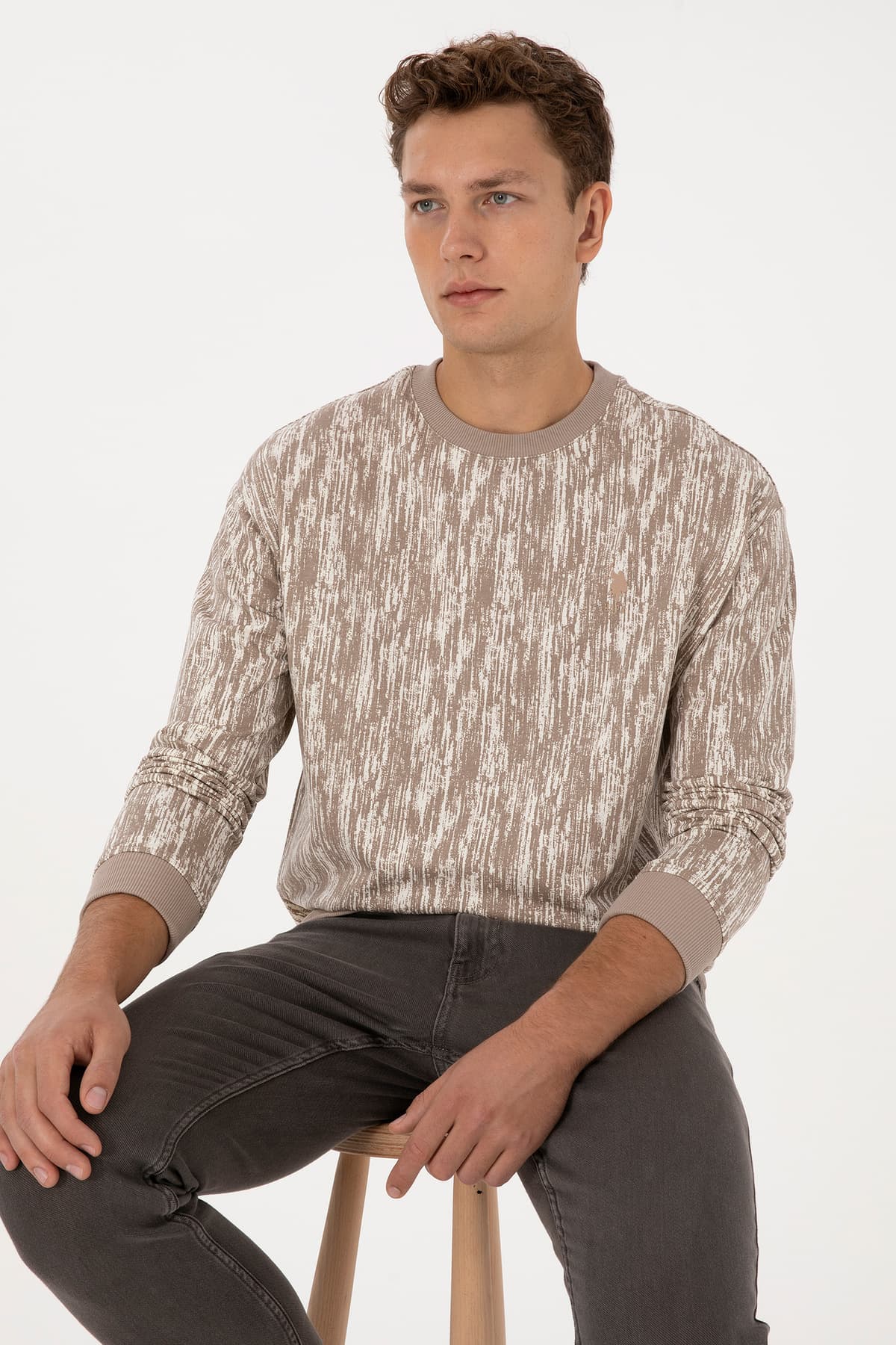سوئیشرت مردانه U.S. Polo Assn. فیت معمولی یقه گرد بژ تیره مدل 50309983-VR088 سوئیشرت مردانه U.S. Polo Assn. فیت معمولی یقه گرد بژ تیره مدل 50309983-VR088
