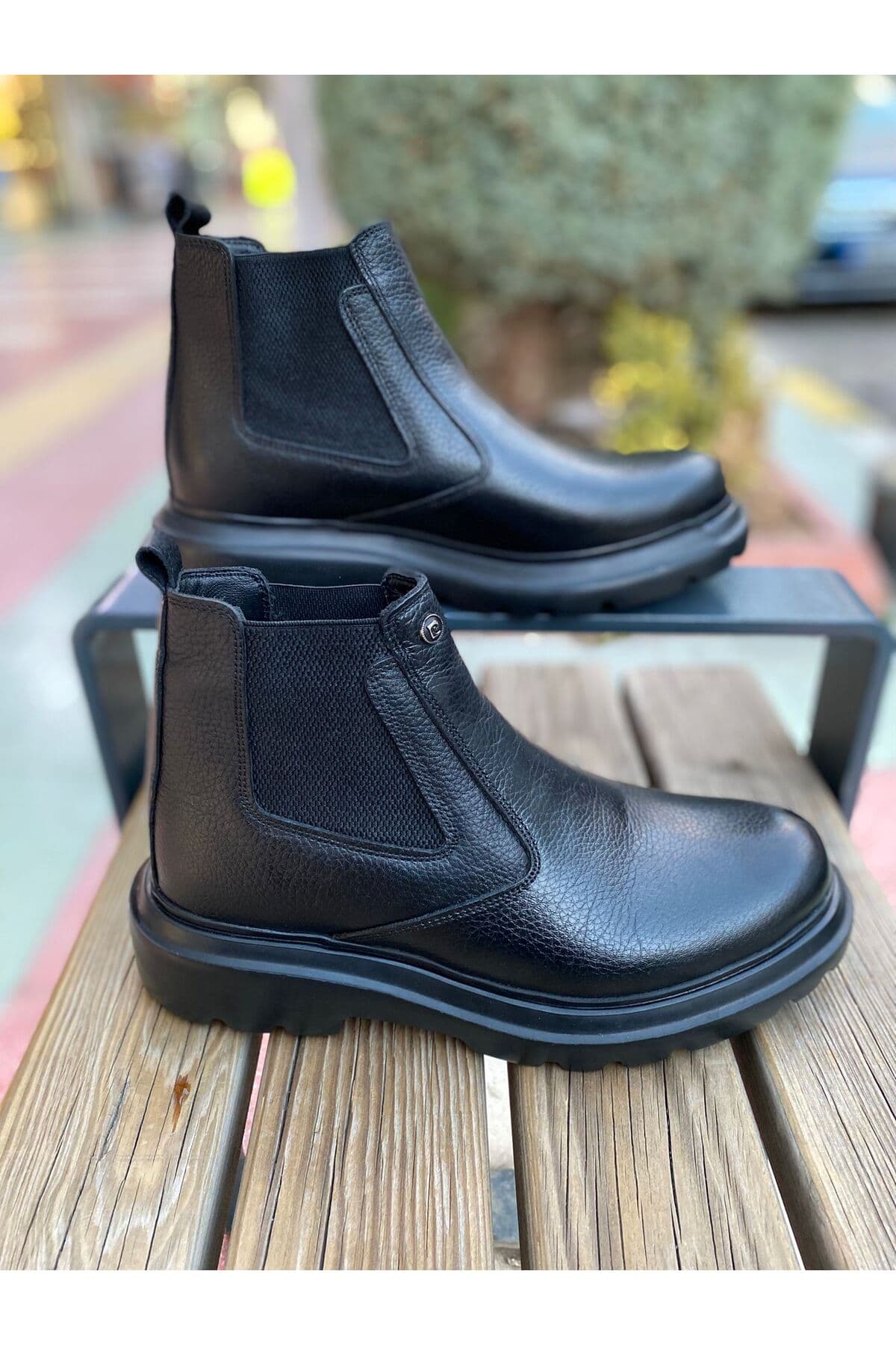 نیم بوت مردانه Pierre Cardin چرم طبیعی مشکی Floater مدل 90420 نیم بوت مردانه Pierre Cardin چرم طبیعی مشکی Floater مدل 90420