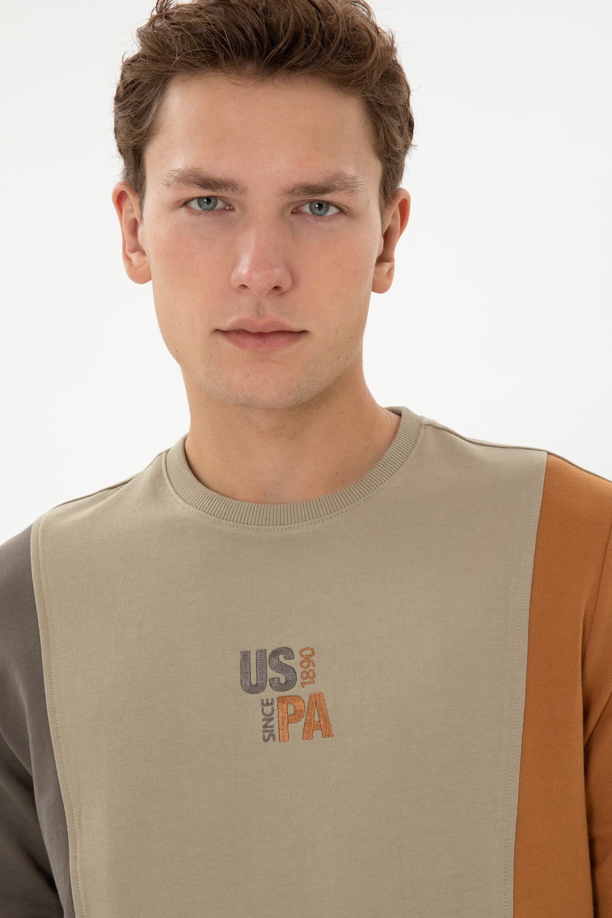 سوئیشرت مردانه U.S. Polo Assn. فیت معمولی یقه گرد خاکی روشن مدل 50316379-VR183 سوئیشرت مردانه U.S. Polo Assn. فیت معمولی یقه گرد خاکی روشن مدل 50316379-VR183
