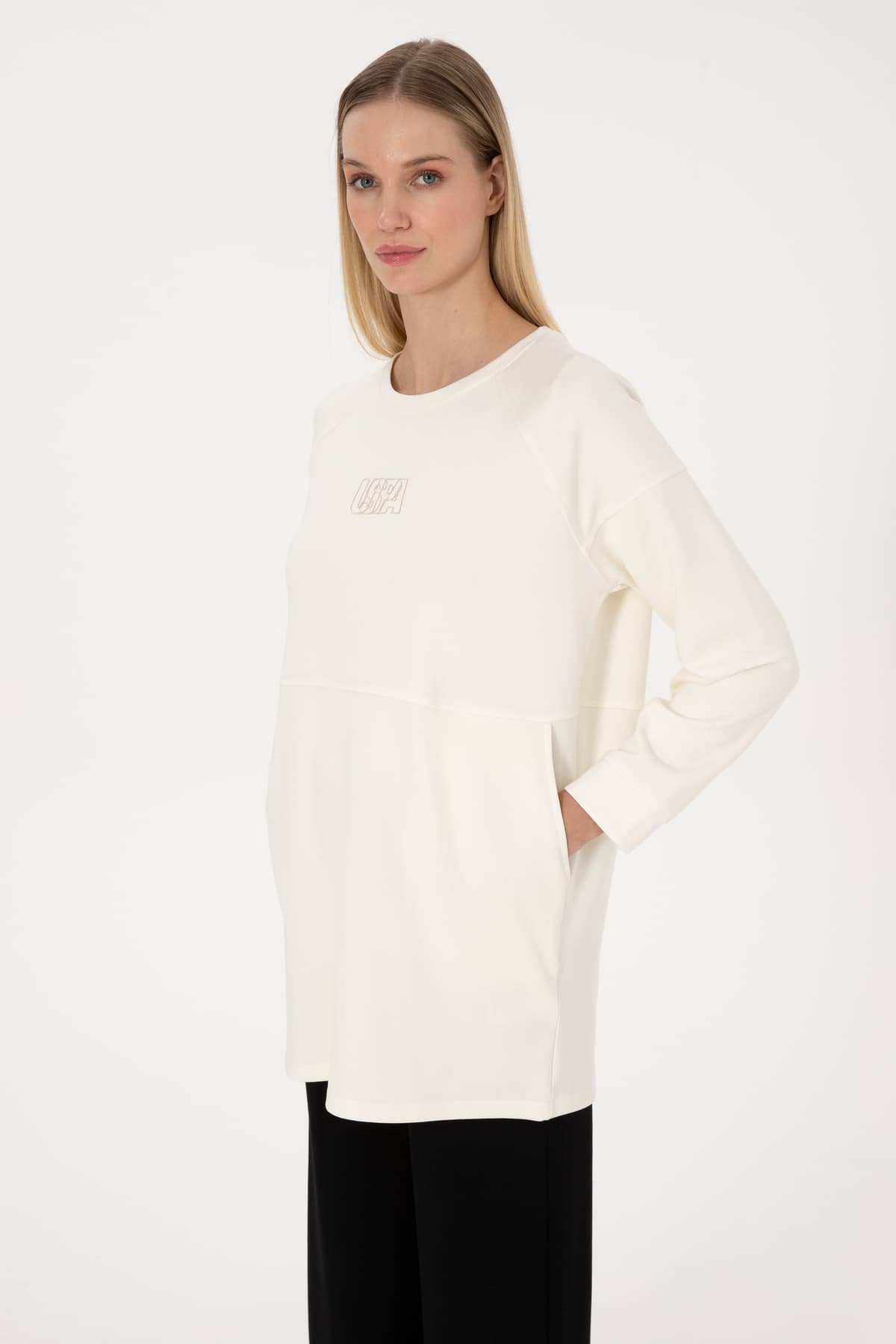 سوئیشرت زنانه U.S. Polo Assn. کرم بلند یقه گرد مدل 50315623-VR256 سوئیشرت زنانه U.S. Polo Assn. کرم بلند یقه گرد مدل 50315623-VR256