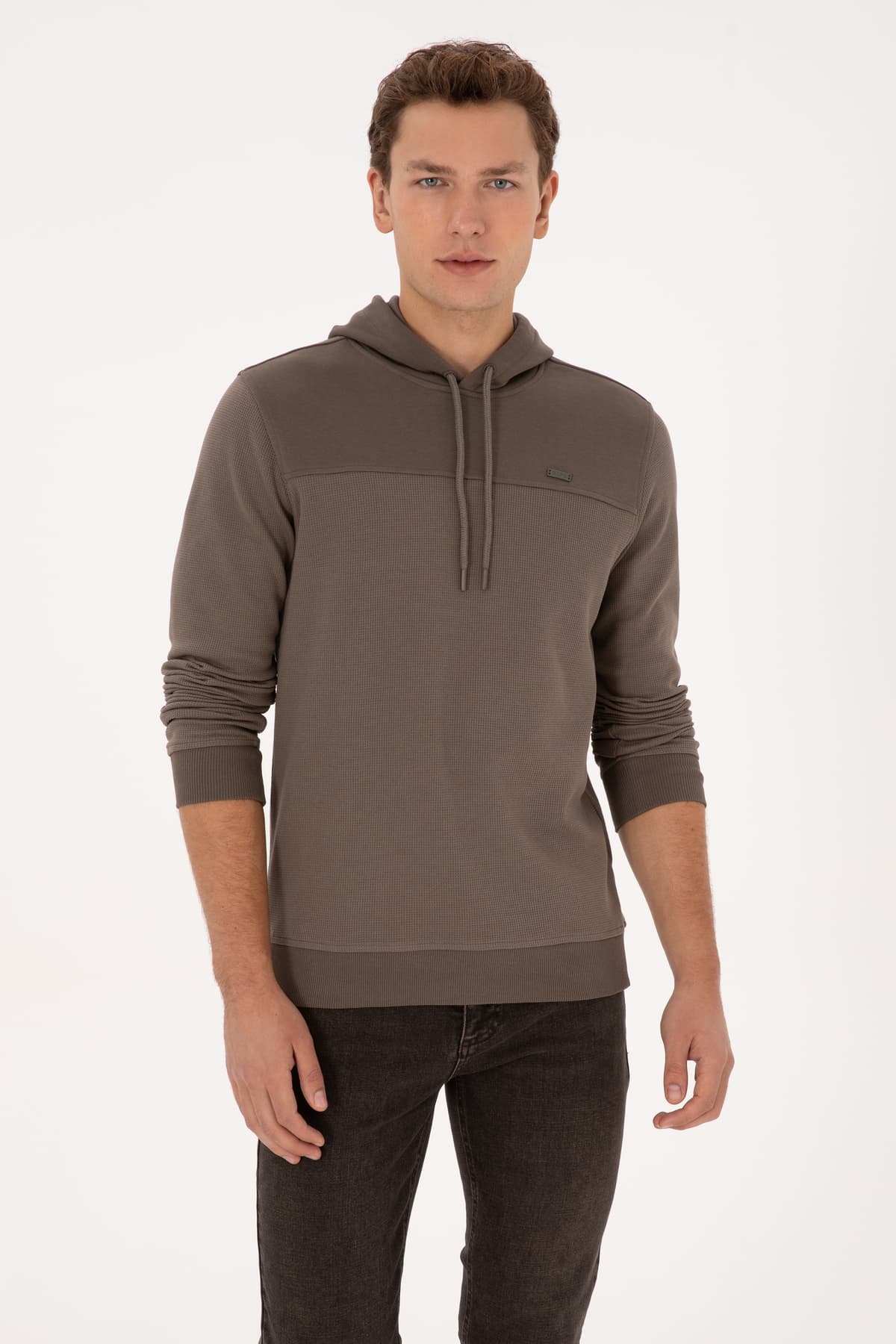 سوئیشرت مردانه U.S. Polo Assn. کاپشندار بافت لانهزنبوری قهوهای خاکستری مدل 50315526-VR052 سوئیشرت مردانه U.S. Polo Assn. کاپشندار بافت لانهزنبوری قهوهای خاکستری مدل 50315526-VR052