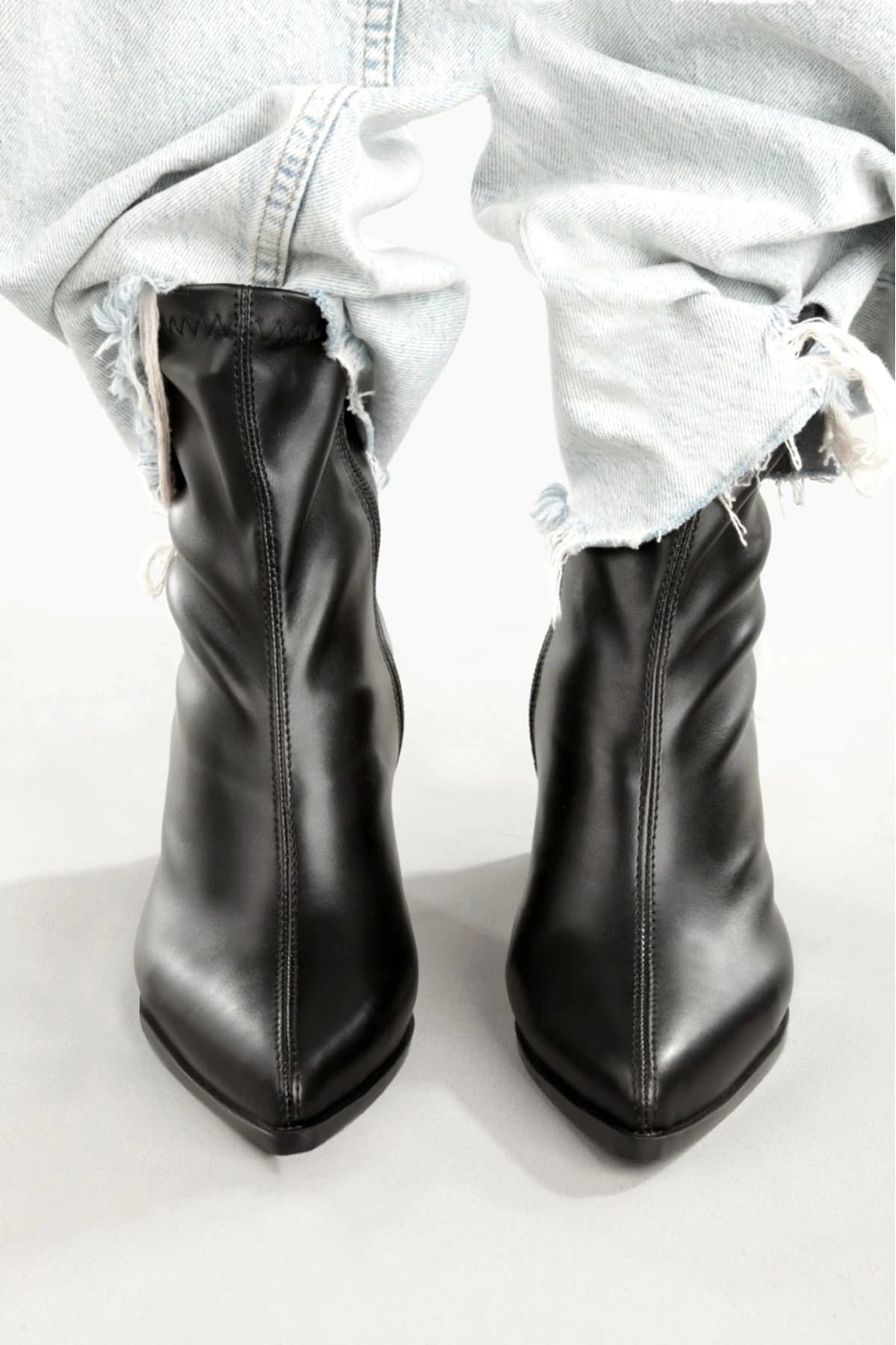 بوت زنانه Lio Shoes مشکی نوک تیز پاشنه کلفت استرچ بوت زنانه Lio Shoes مشکی نوک تیز پاشنه کلفت استرچ