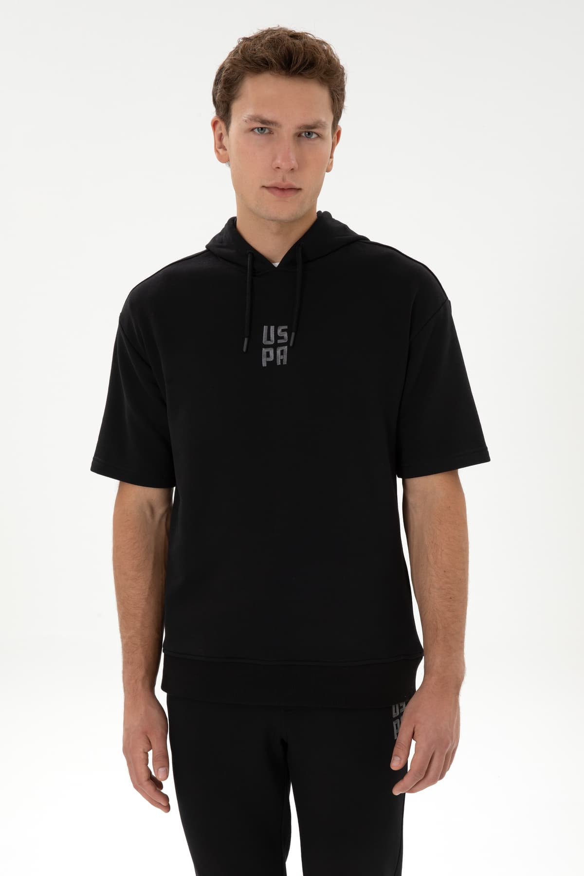 سوئیشرت مردانه U.S. Polo Assn. کلاهدار آستین کوتاه فیت راحت مشکی مدل 50320030-VR046 سوئیشرت مردانه U.S. Polo Assn. کلاهدار آستین کوتاه فیت راحت مشکی مدل 50320030-VR046