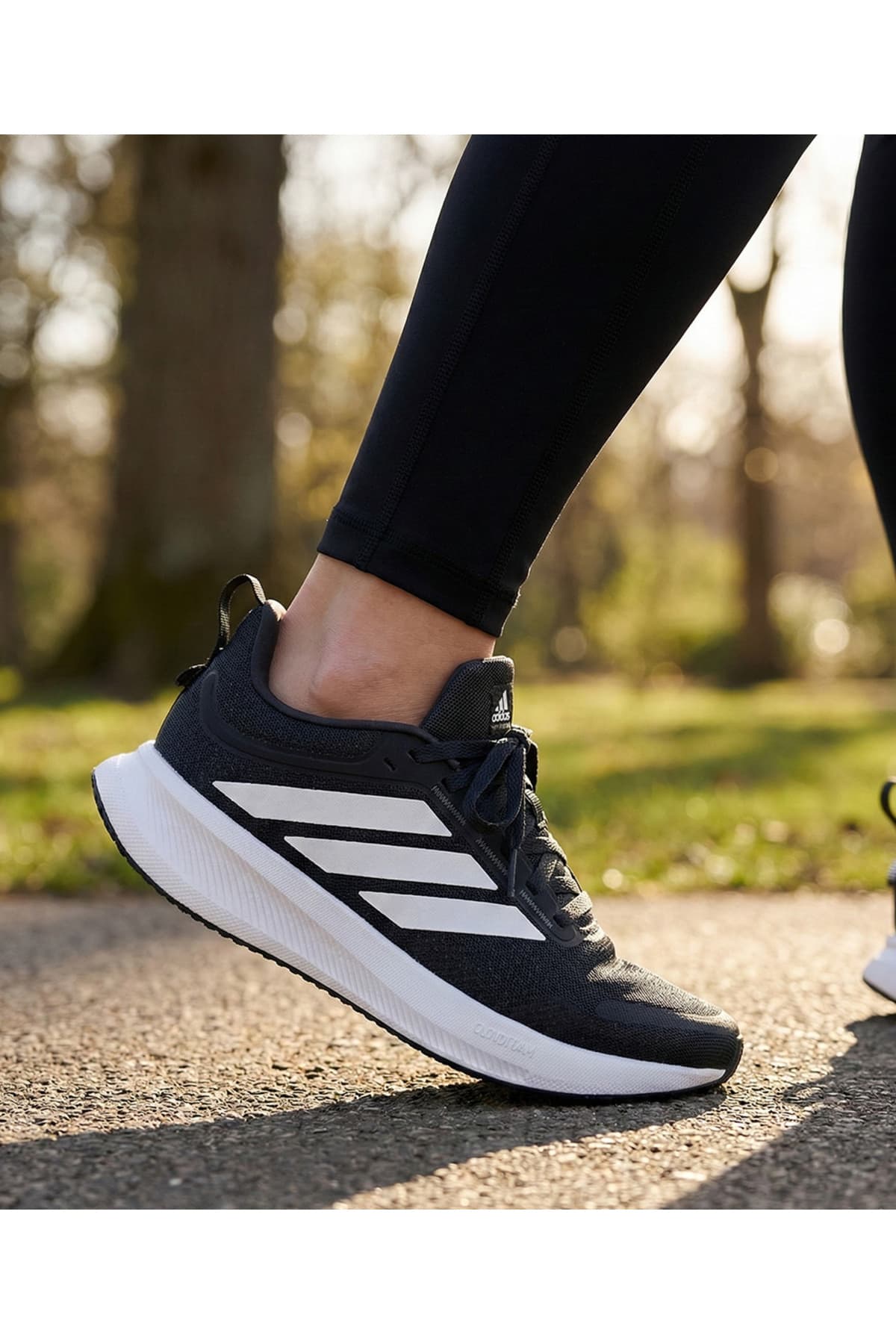 کفش اسپرت روزمره adidas رنگی مدل Runblaze کفش اسپرت روزمره adidas رنگی مدل Runblaze