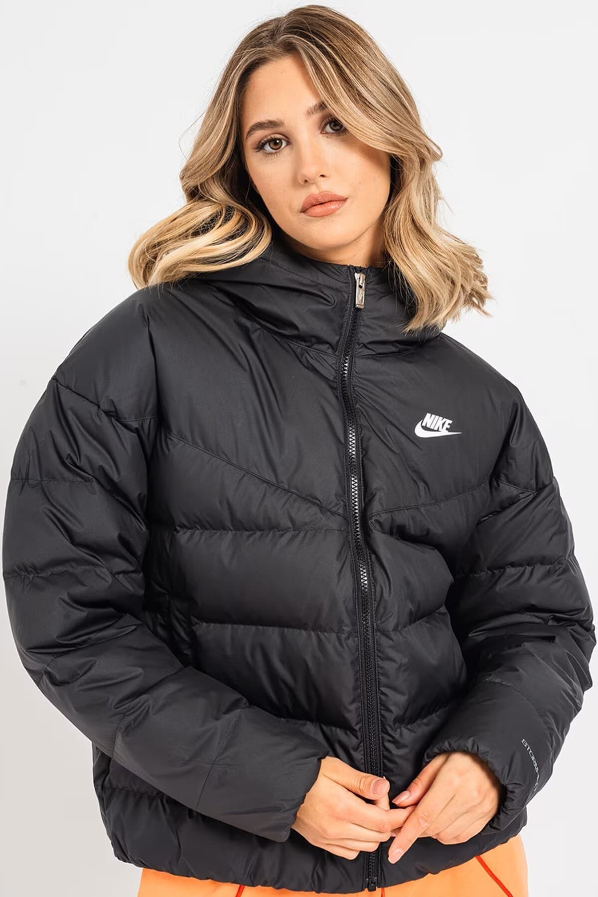 کاپشن زنانه Nike پر غاز کلاهدار Storm Fit Loose Fit مشکی کاپشن زنانه Nike پر غاز کلاهدار Storm Fit Loose Fit مشکی