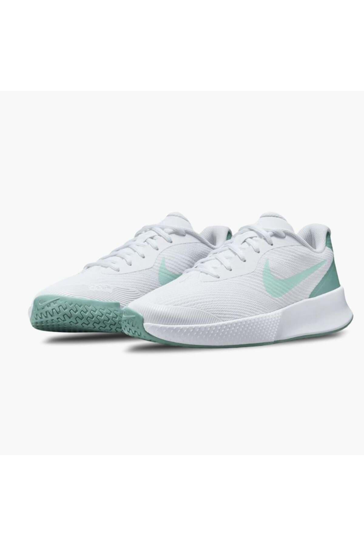 کفش تنیس Nike برای زمین سخت Vapor Lite 3 مدل fz2156 106 کفش تنیس Nike برای زمین سخت Vapor Lite 3 مدل fz2156 106