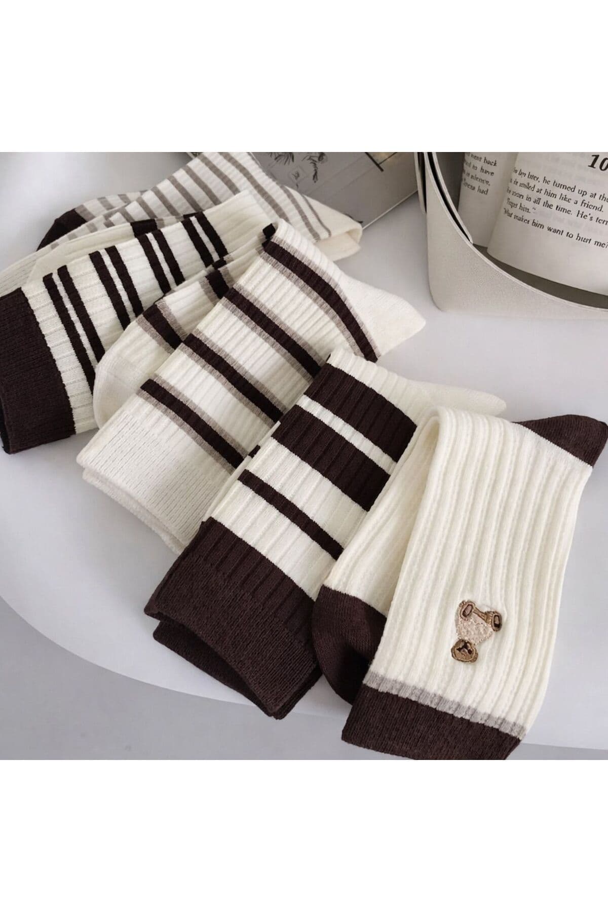 ست جوراب تنیس یونیسکس پنججفتی Sky Socks راهراه زرشکی و سفید با طرح روبان ست جوراب تنیس یونیسکس پنججفتی Sky Socks راهراه زرشکی و سفید با طرح روبان