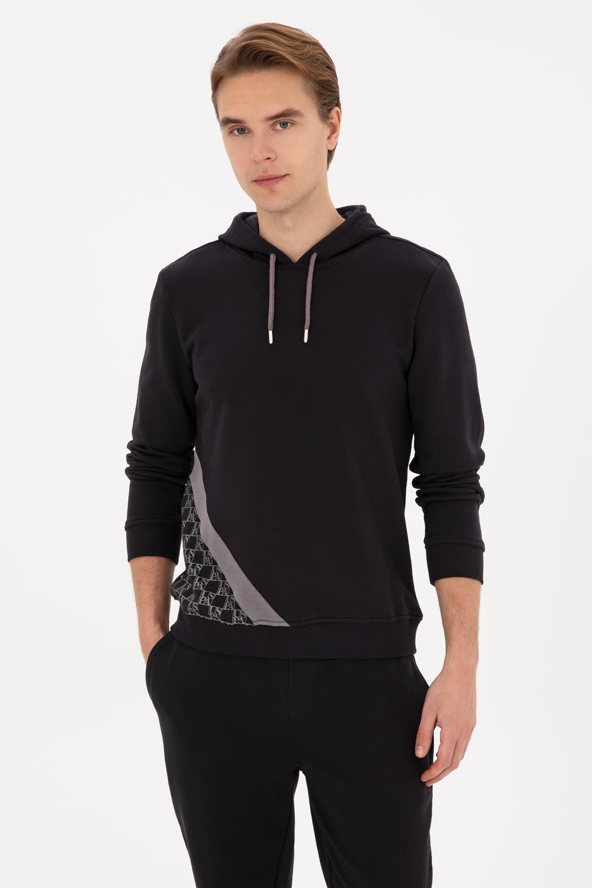 سوئیشرت مردانه U.S. Polo Assn. فیت معمولی کاپشوندار مشکی مدل 50315691-VR046 سوئیشرت مردانه U.S. Polo Assn. فیت معمولی کاپشوندار مشکی مدل 50315691-VR046