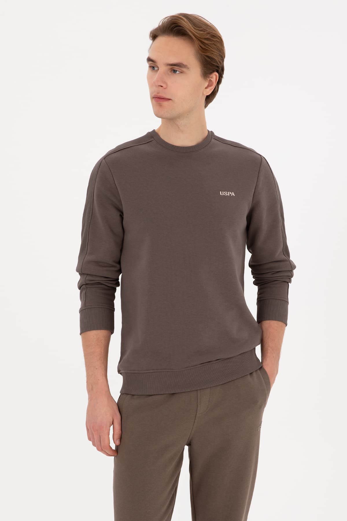 سوئیشرت مردانه U.S. Polo Assn. فیت معمولی یقه گرد خاکستری قهوهای مدل 50315598-VR052 سوئیشرت مردانه U.S. Polo Assn. فیت معمولی یقه گرد خاکستری قهوهای مدل 50315598-VR052