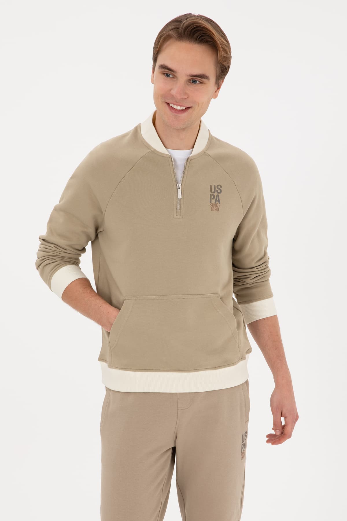 سوئیشرت مردانه U.S. Polo Assn. نیمزیپ Comfort Fit خاکی روشن مدل 50316303-VR183 سوئیشرت مردانه U.S. Polo Assn. نیمزیپ Comfort Fit خاکی روشن مدل 50316303-VR183