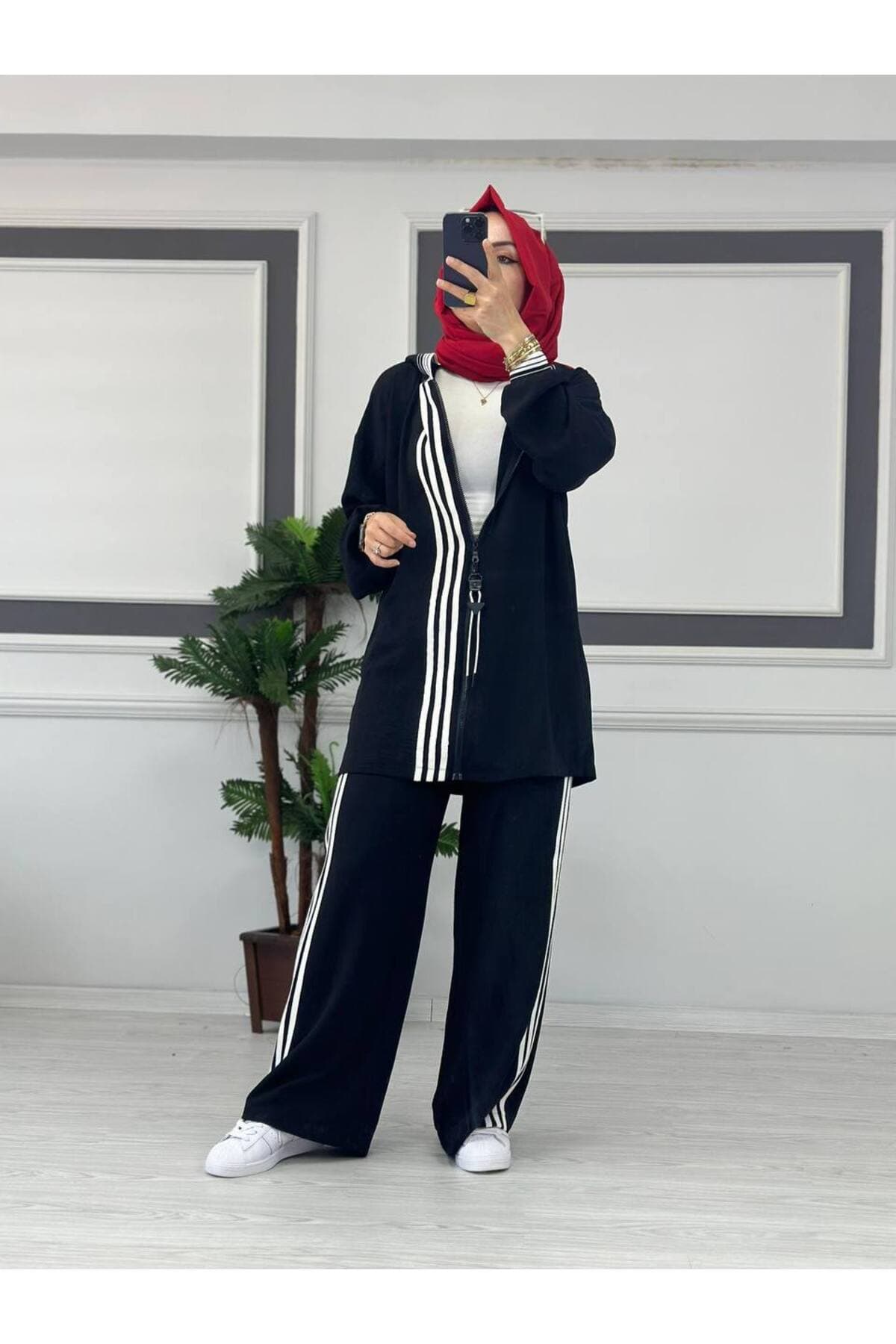ست زنانه تسترپوش Butik Kardelen راهراه با جزئیات کلاهدار مشکی ست زنانه تسترپوش Butik Kardelen راهراه با جزئیات کلاهدار مشکی