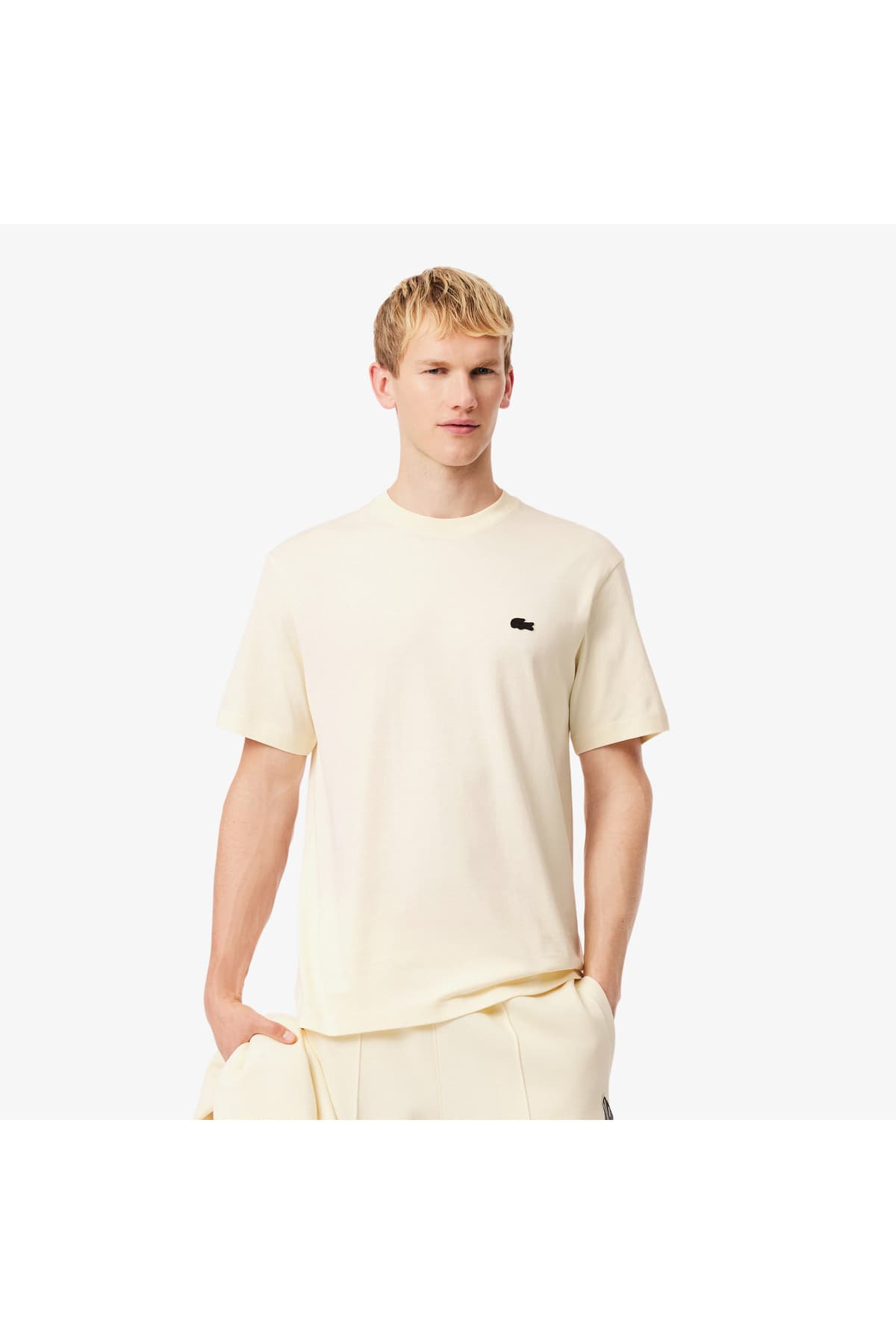 تیشرت مردانه Lacoste زرد یقهگرد فیت کلاسیک تیشرت مردانه Lacoste زرد یقهگرد فیت کلاسیک
