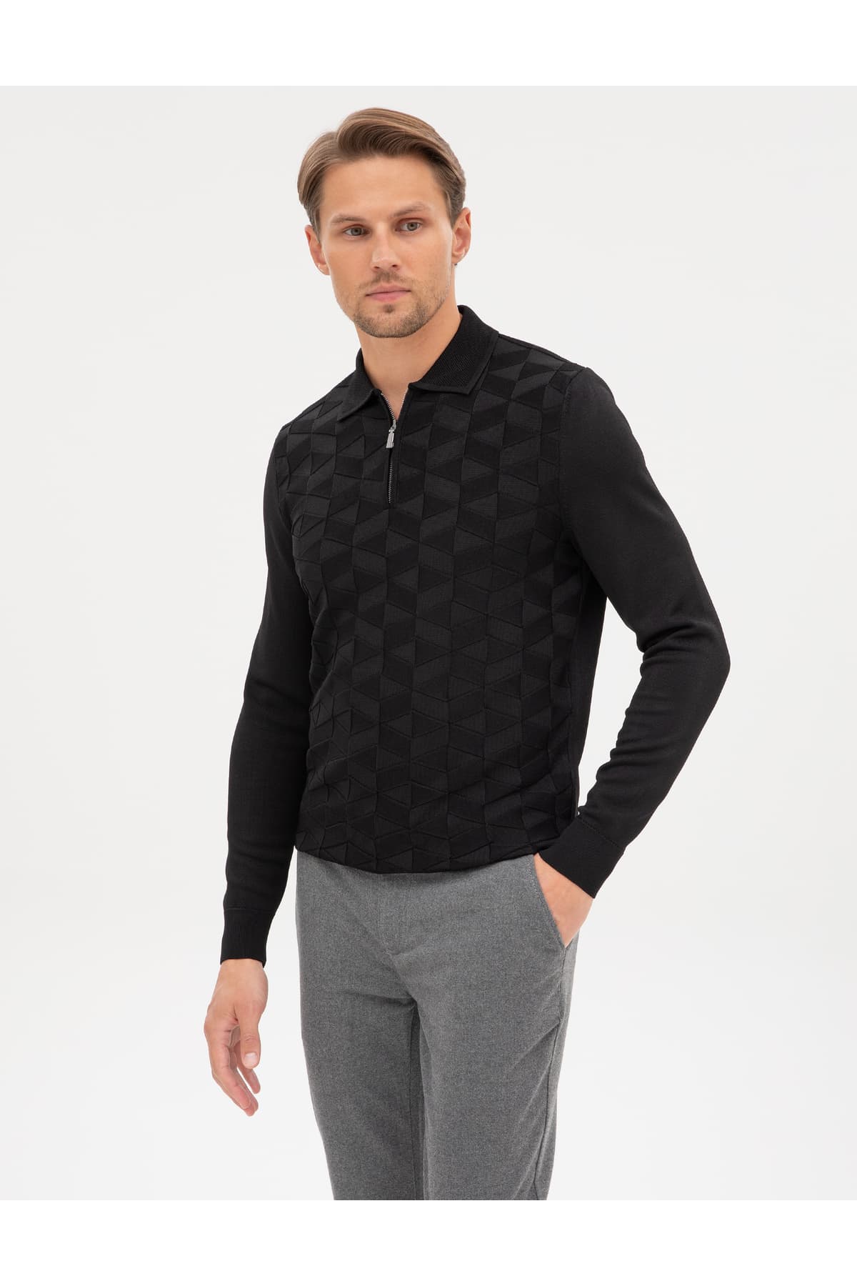 پلیور مردانه Pierre Cardin مشکی اسلیم فیت یقه پولو زیپدار مدل 50315688-VR046 پلیور مردانه Pierre Cardin مشکی اسلیم فیت یقه پولو زیپدار مدل 50315688-VR046